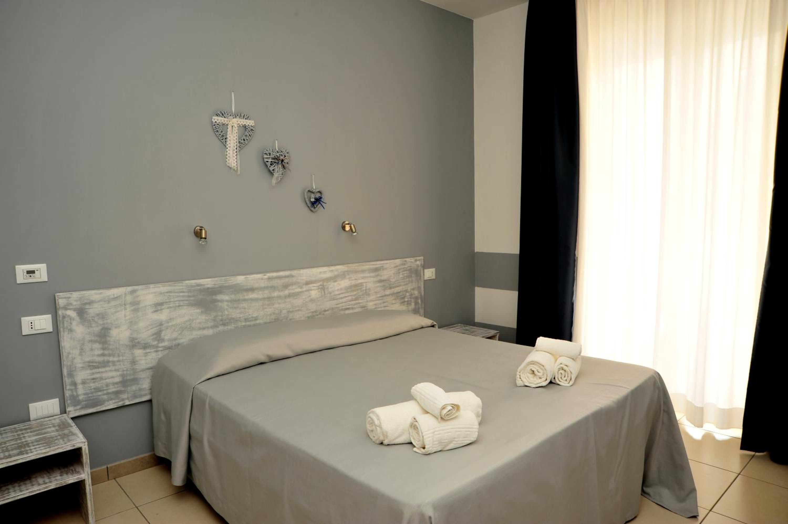 Double Room with Balcony - Photo 25
