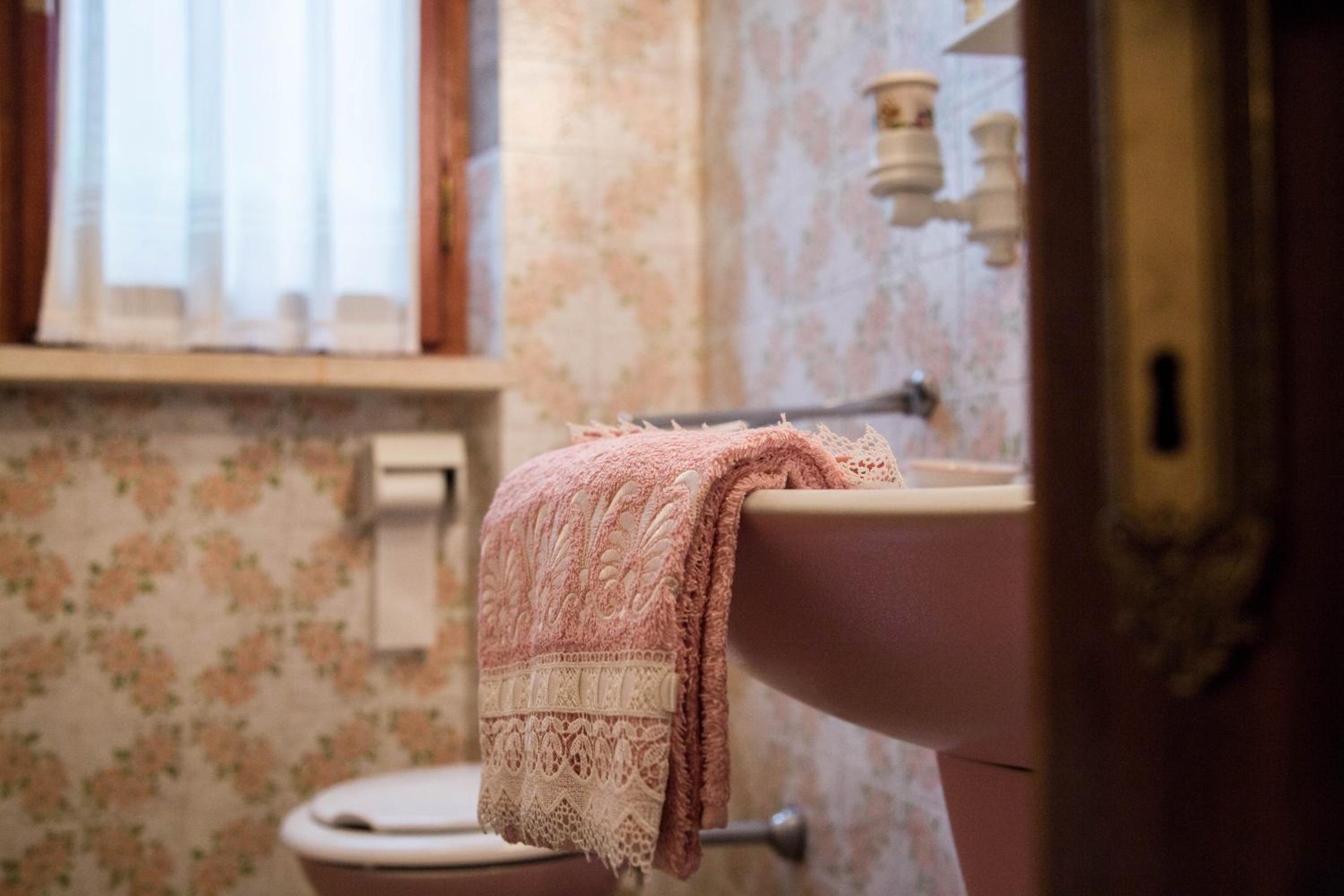Single Room with Shared Bathroom photo 2