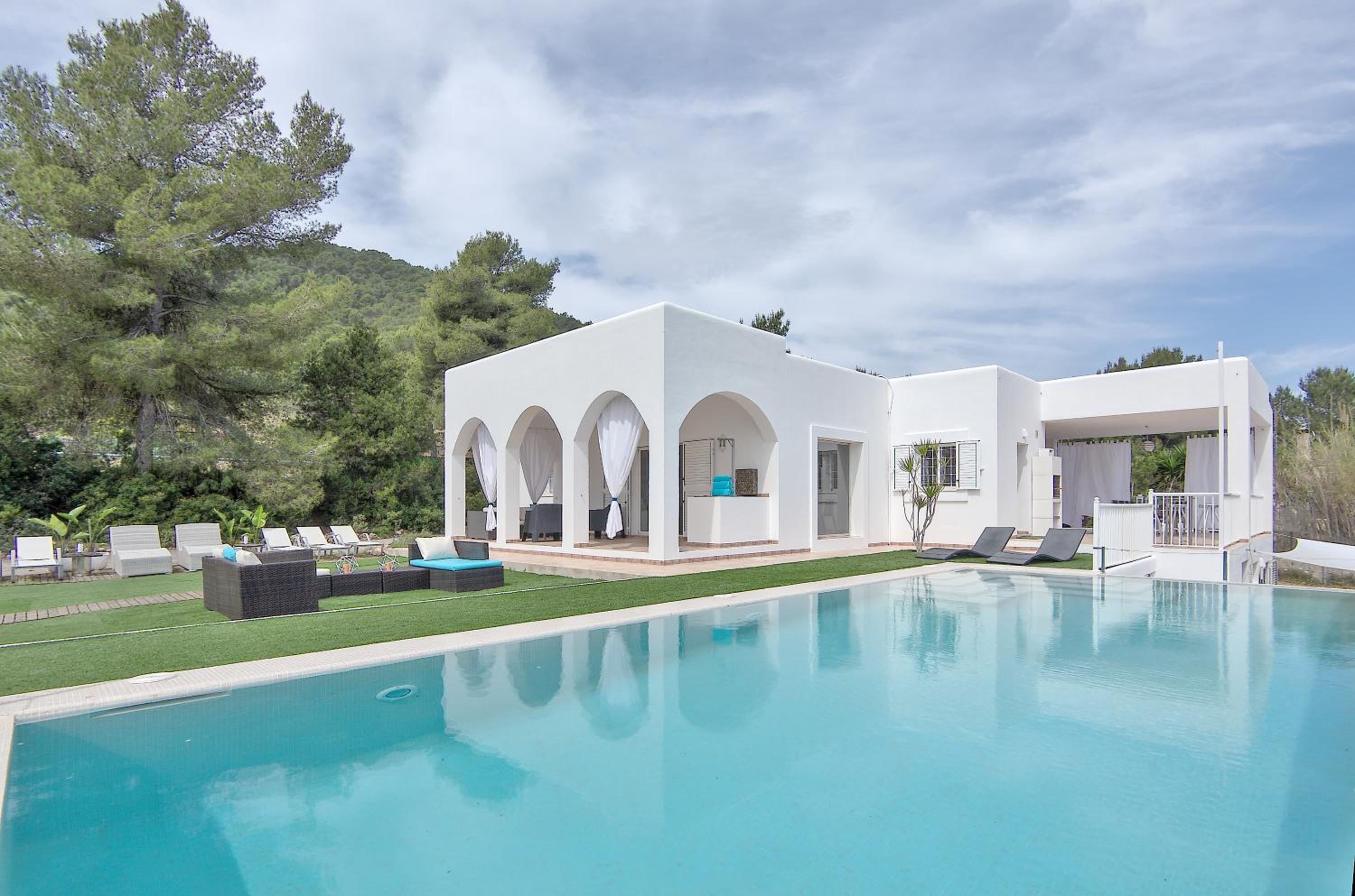 Villa photo 2