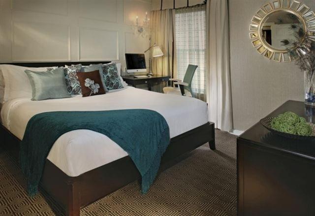 Royal King Suite - Photo 3