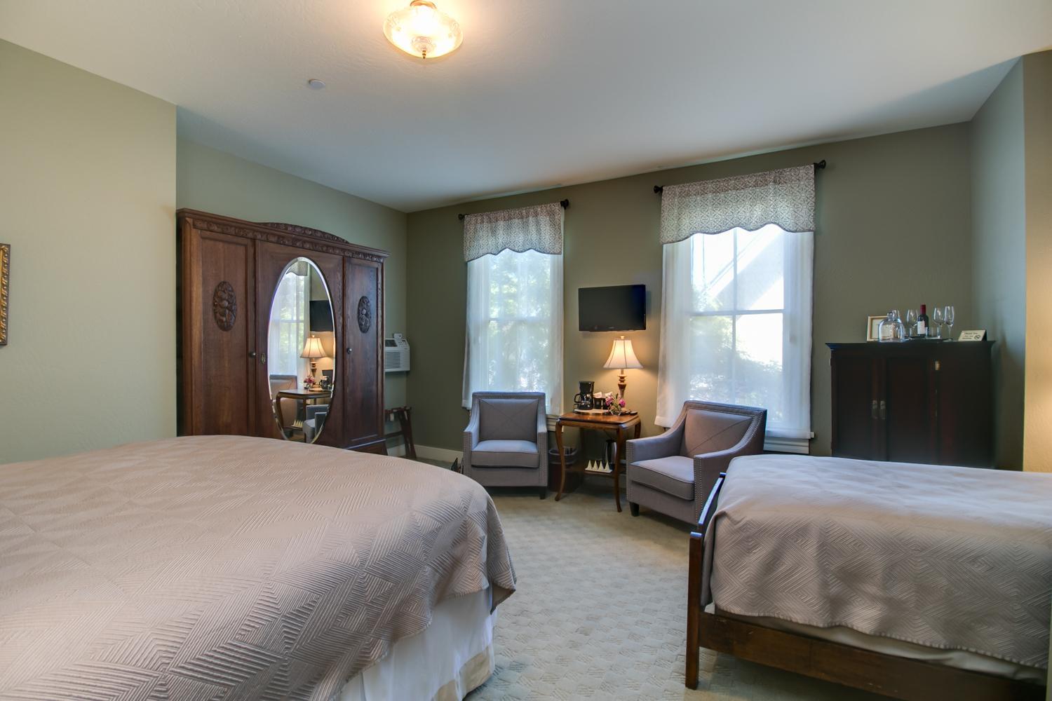 Comfort Triple Room with Shower photo 2