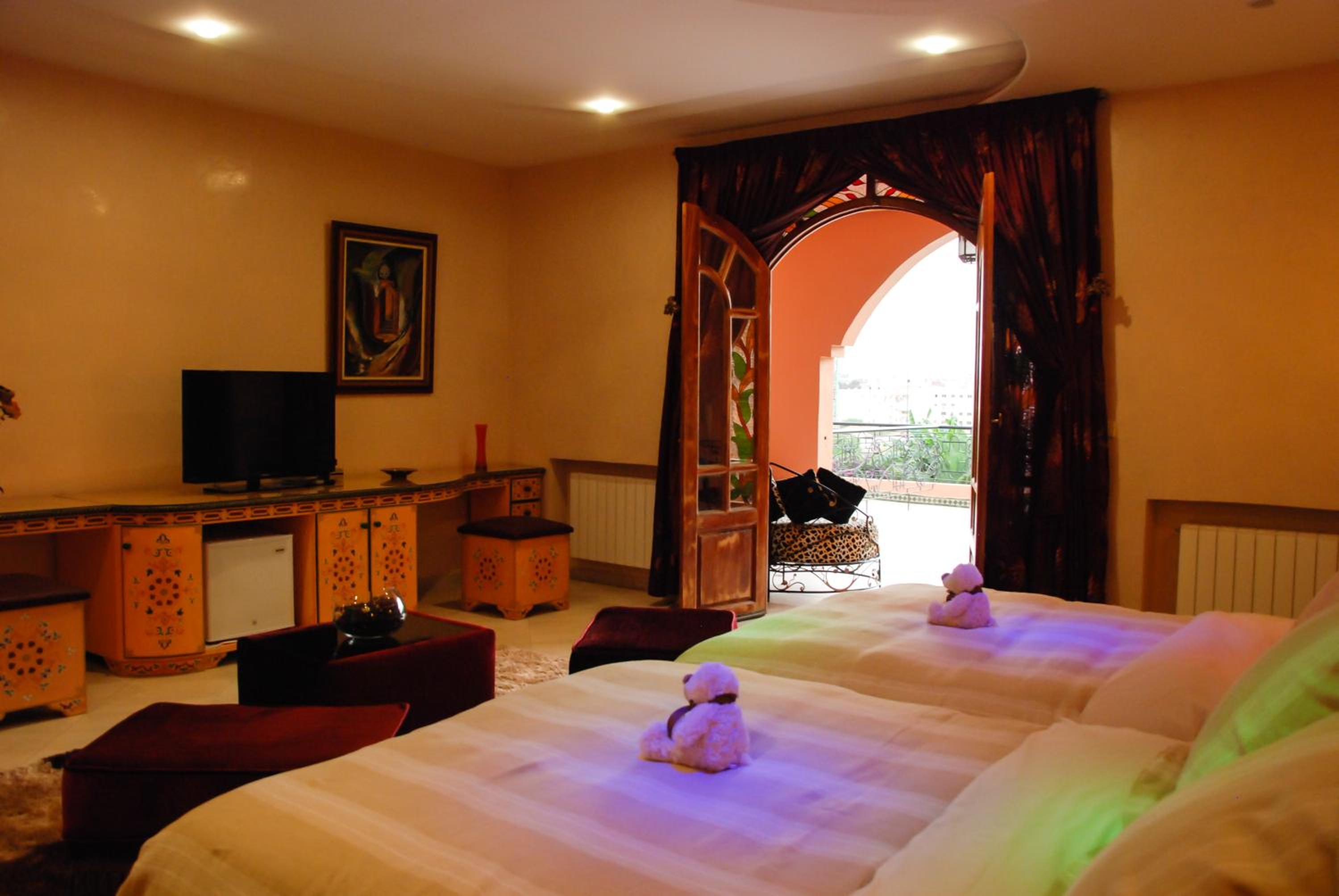 Deluxe Room - Photo 12