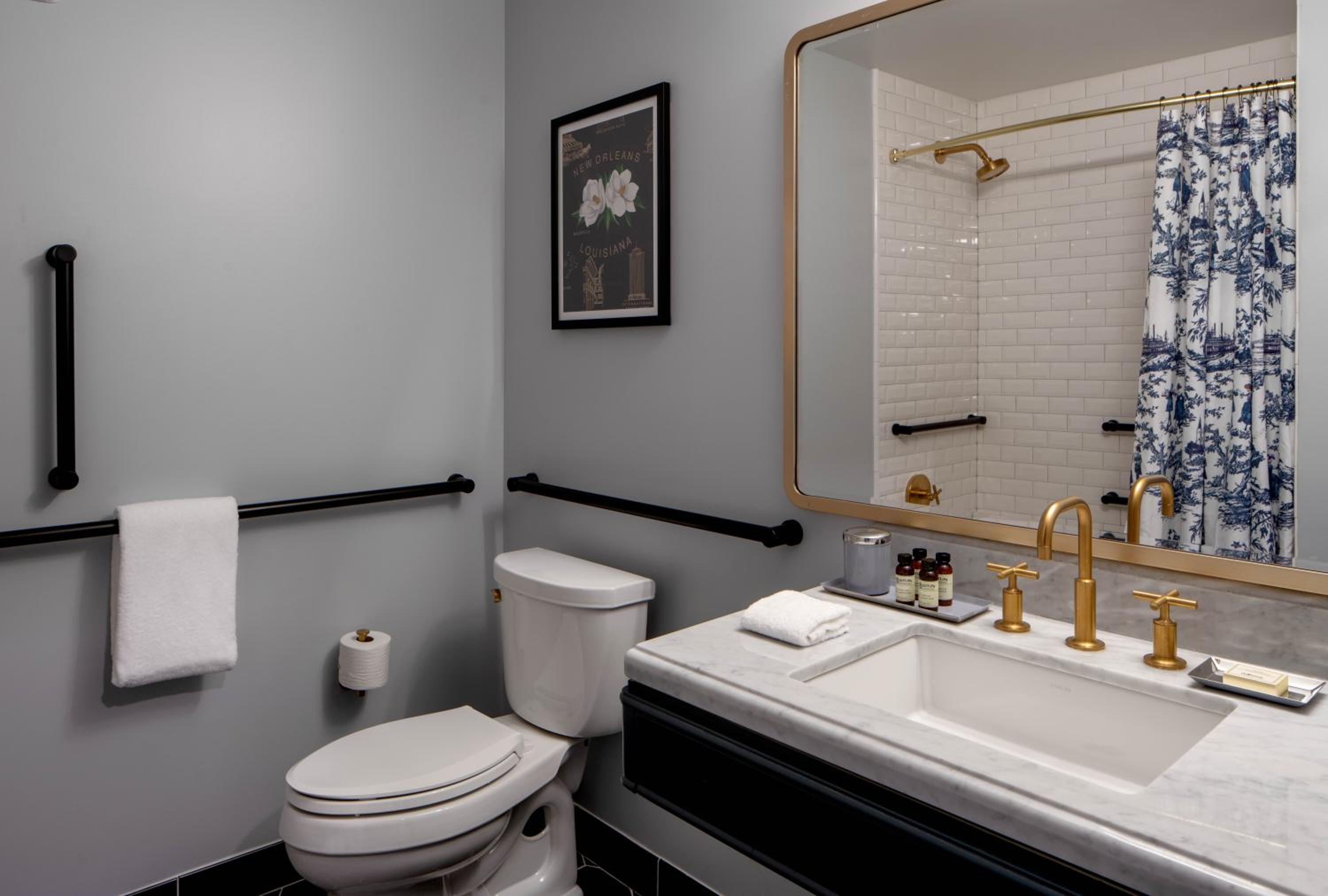Queen Room with Two Queen Beds and Accessible Tub - Disability Access - Photo 3