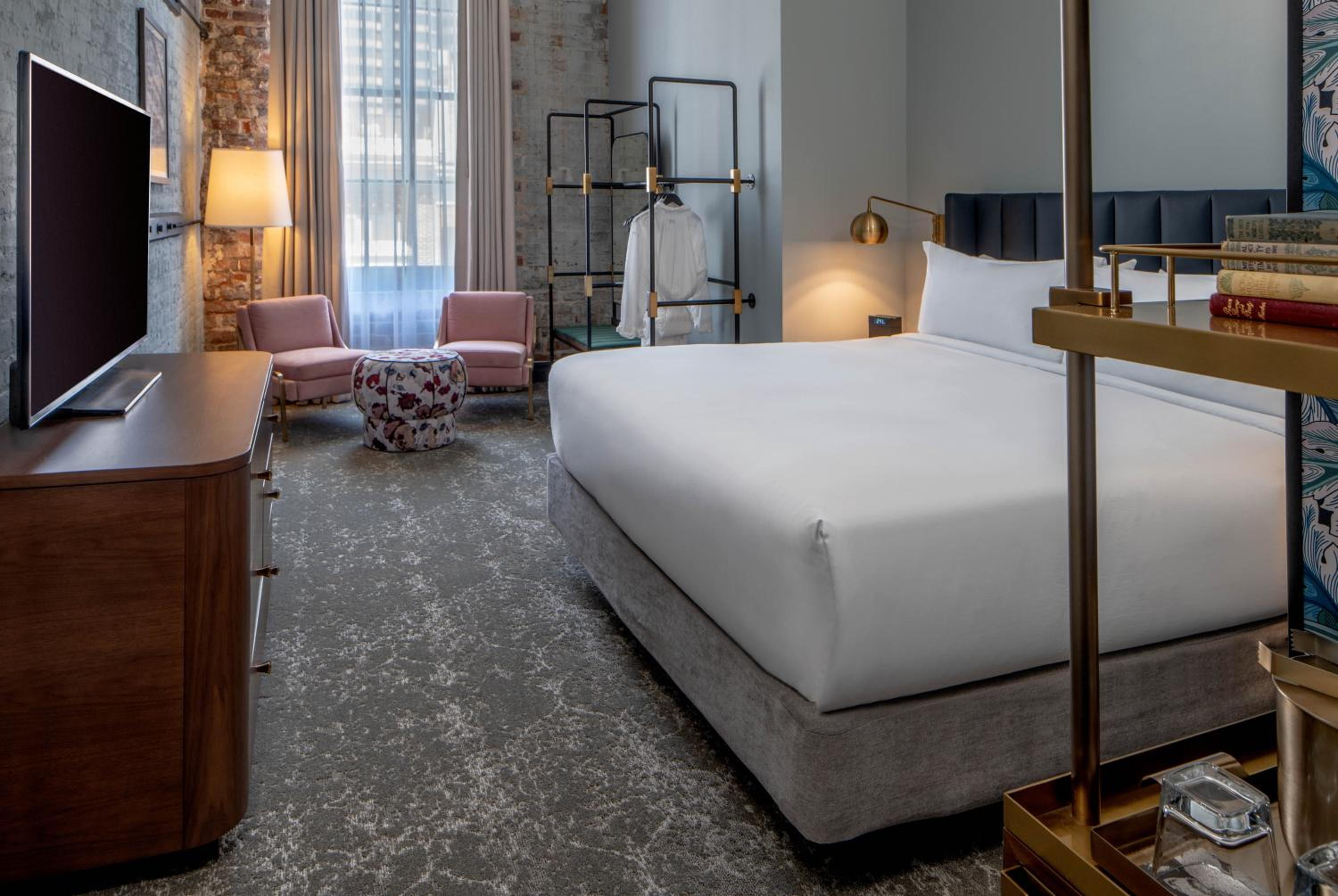 Deluxe King Room - Photo 4