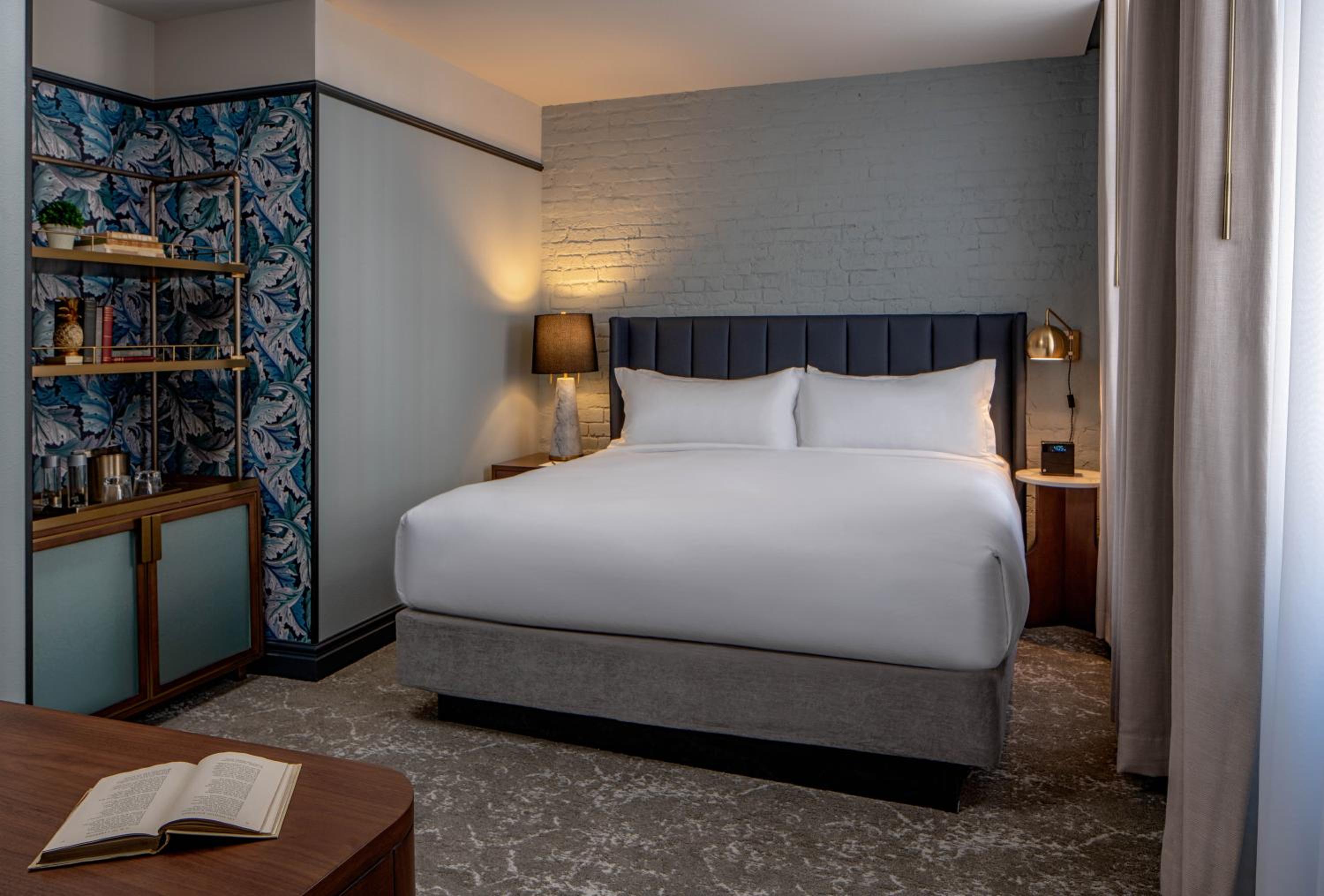 King Room with Street View photo 2