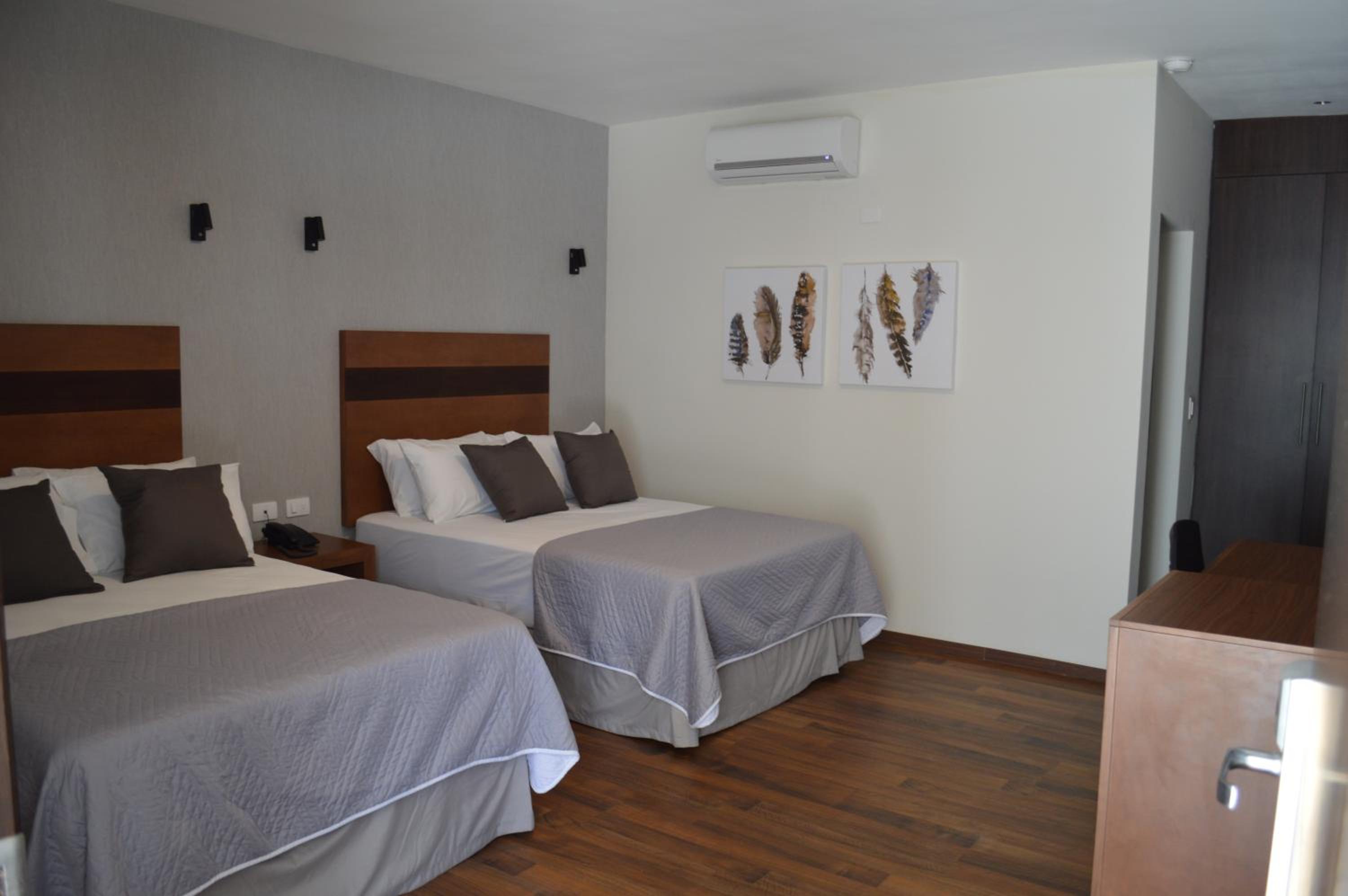 Large Twin Room photo 1