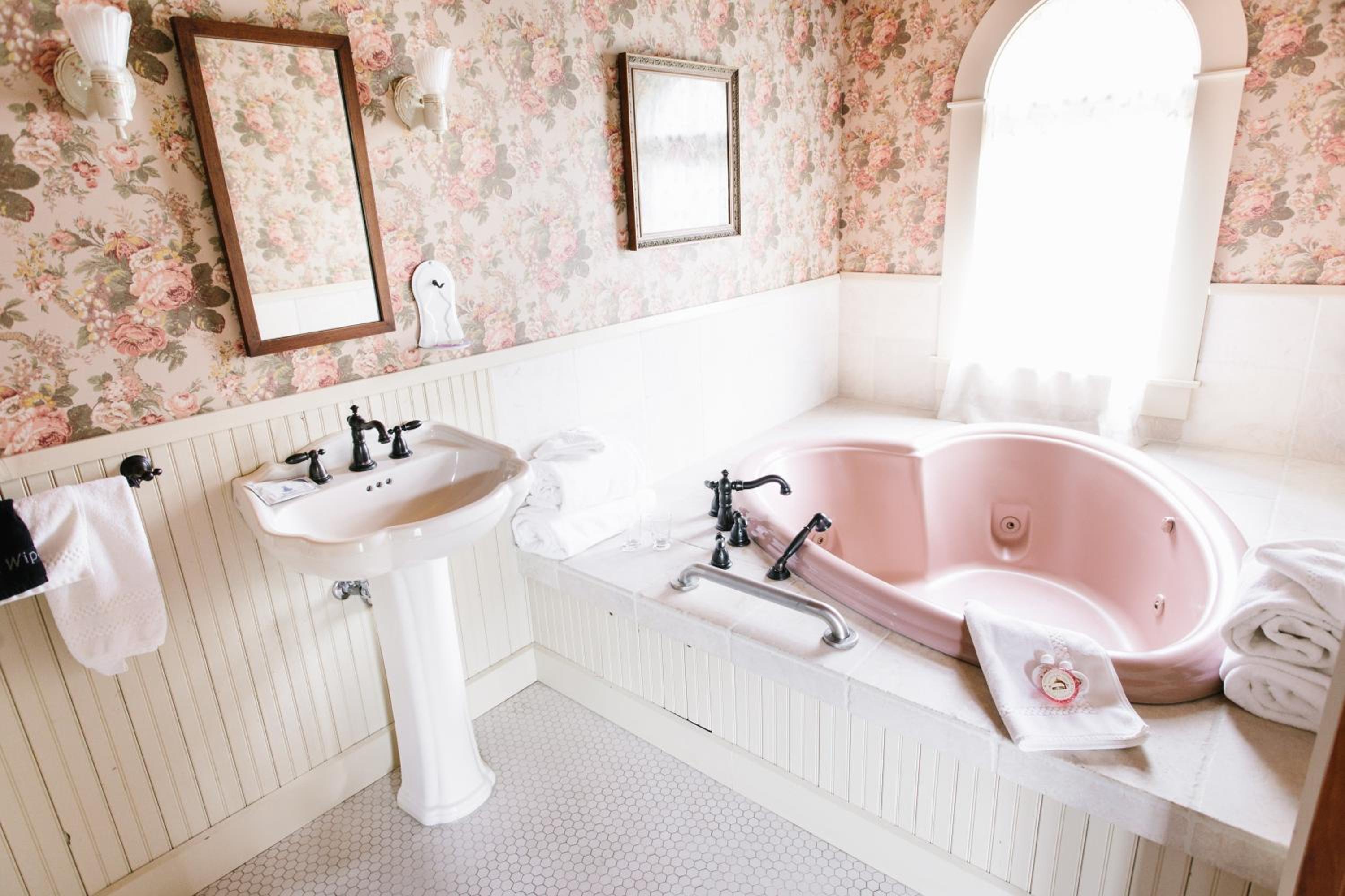 Deluxe King Suite photo 2
