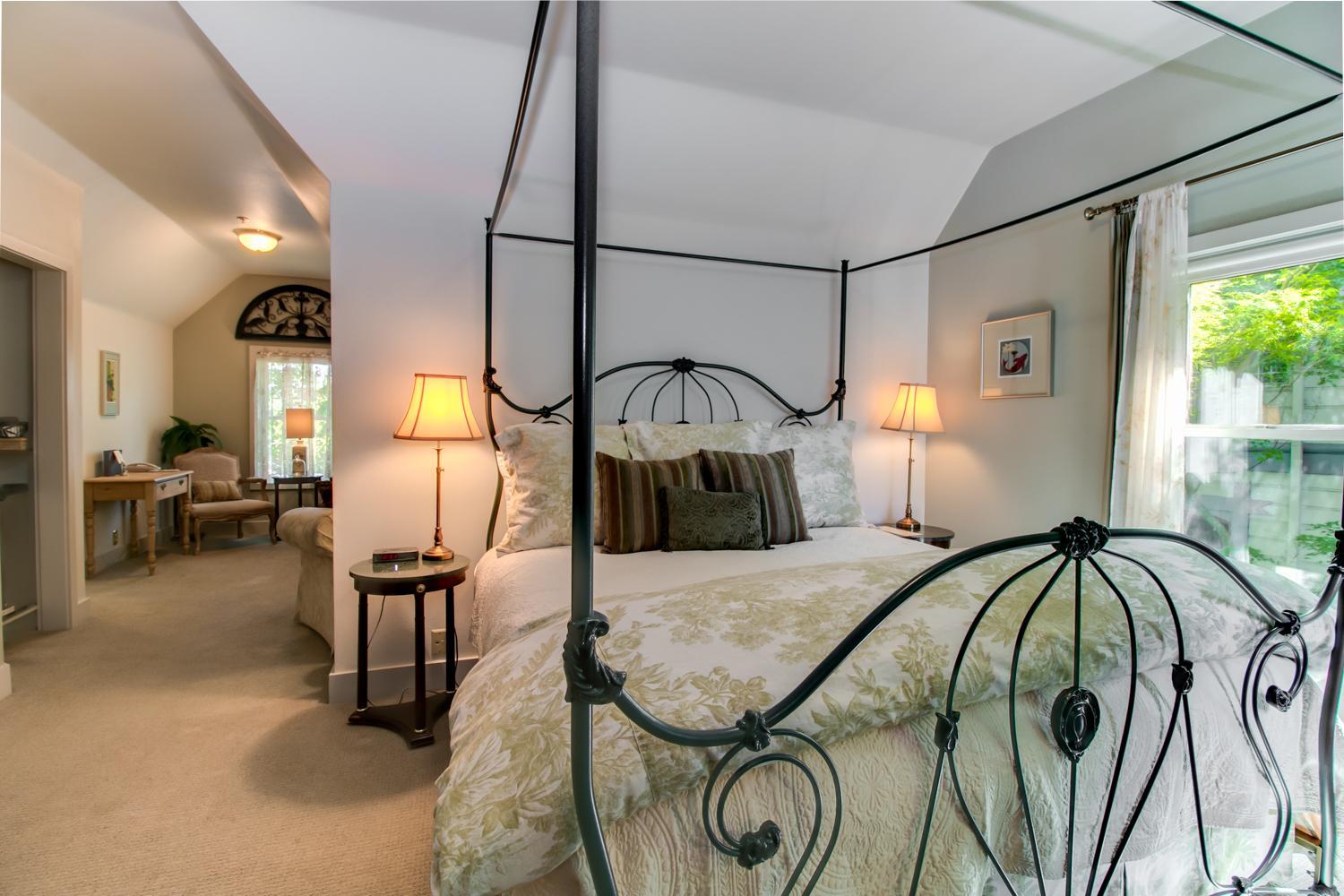Deluxe King Suite