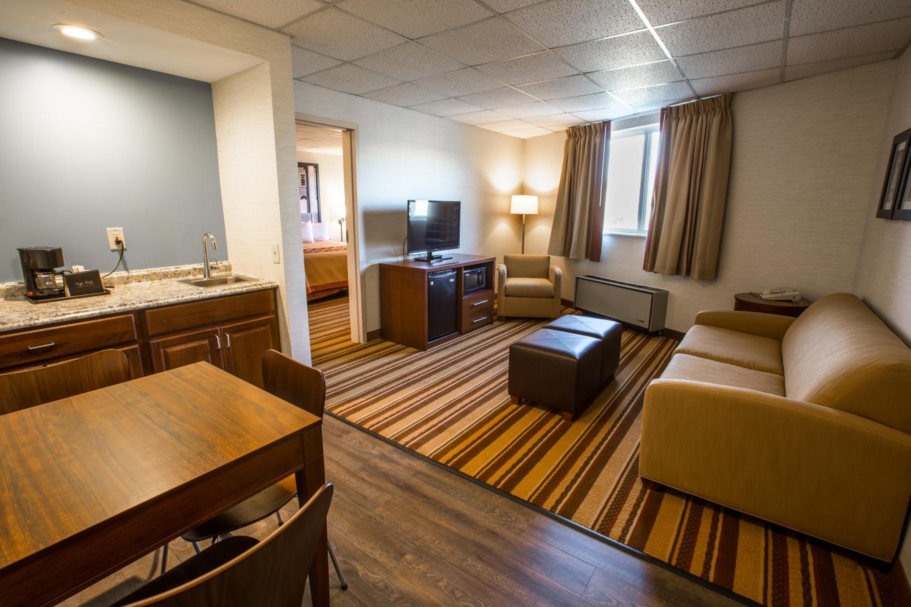 One-Bedroom King Suite - Non-Smoking - Photo 4