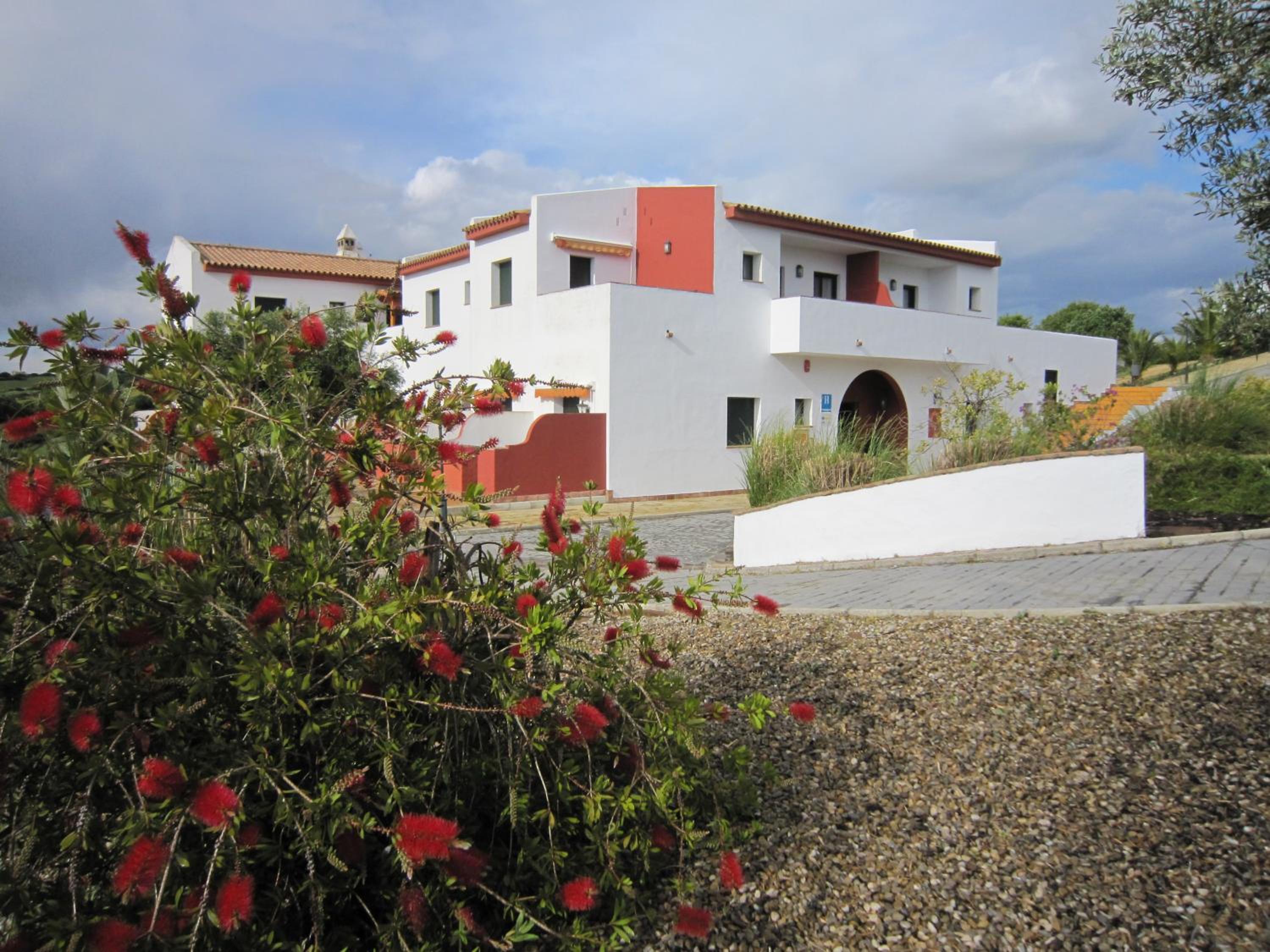 Double or Twin Room with Balcony and Sea View - Photo 6