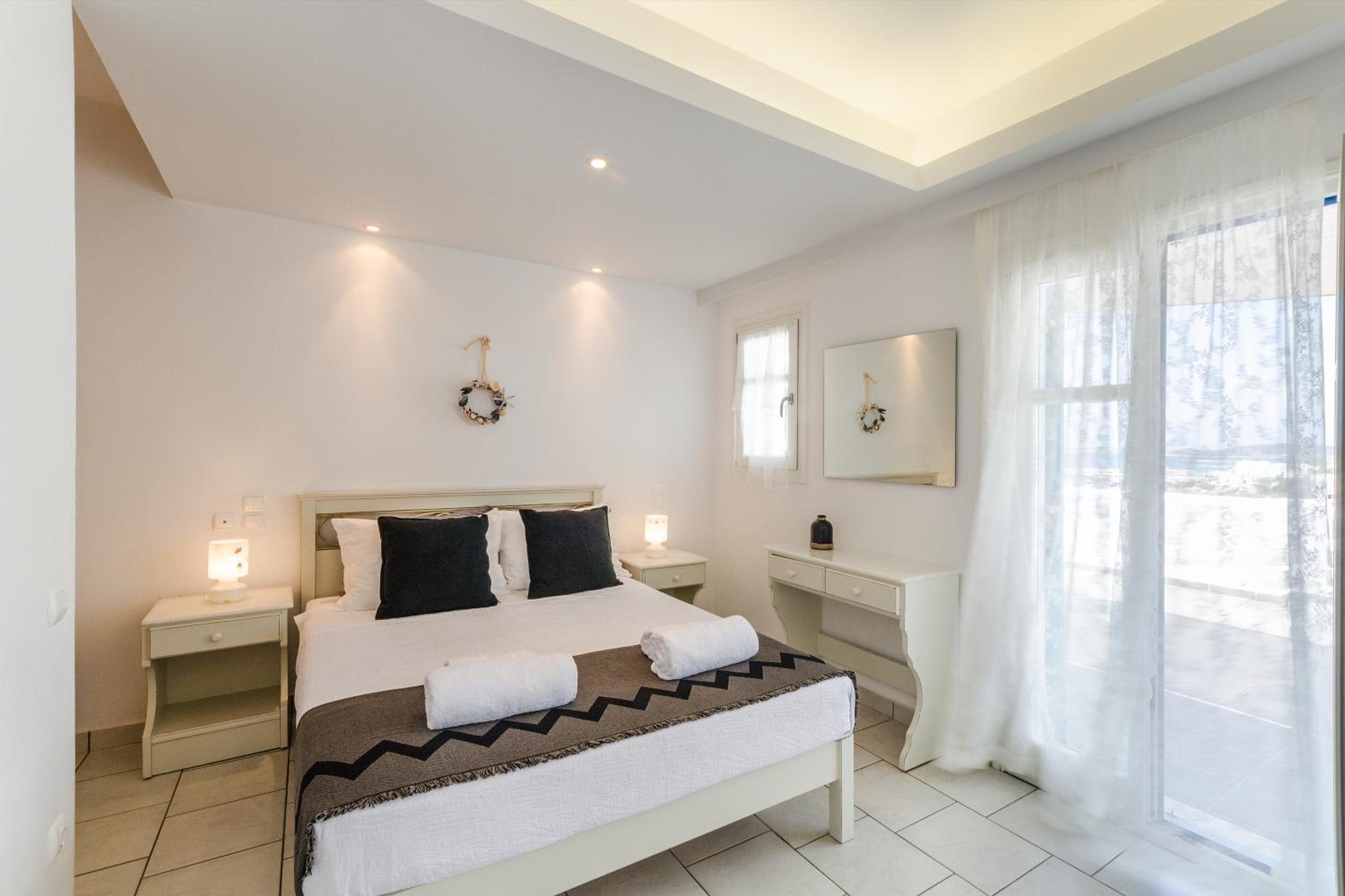 Superior Double Room with Patio - Photo 11
