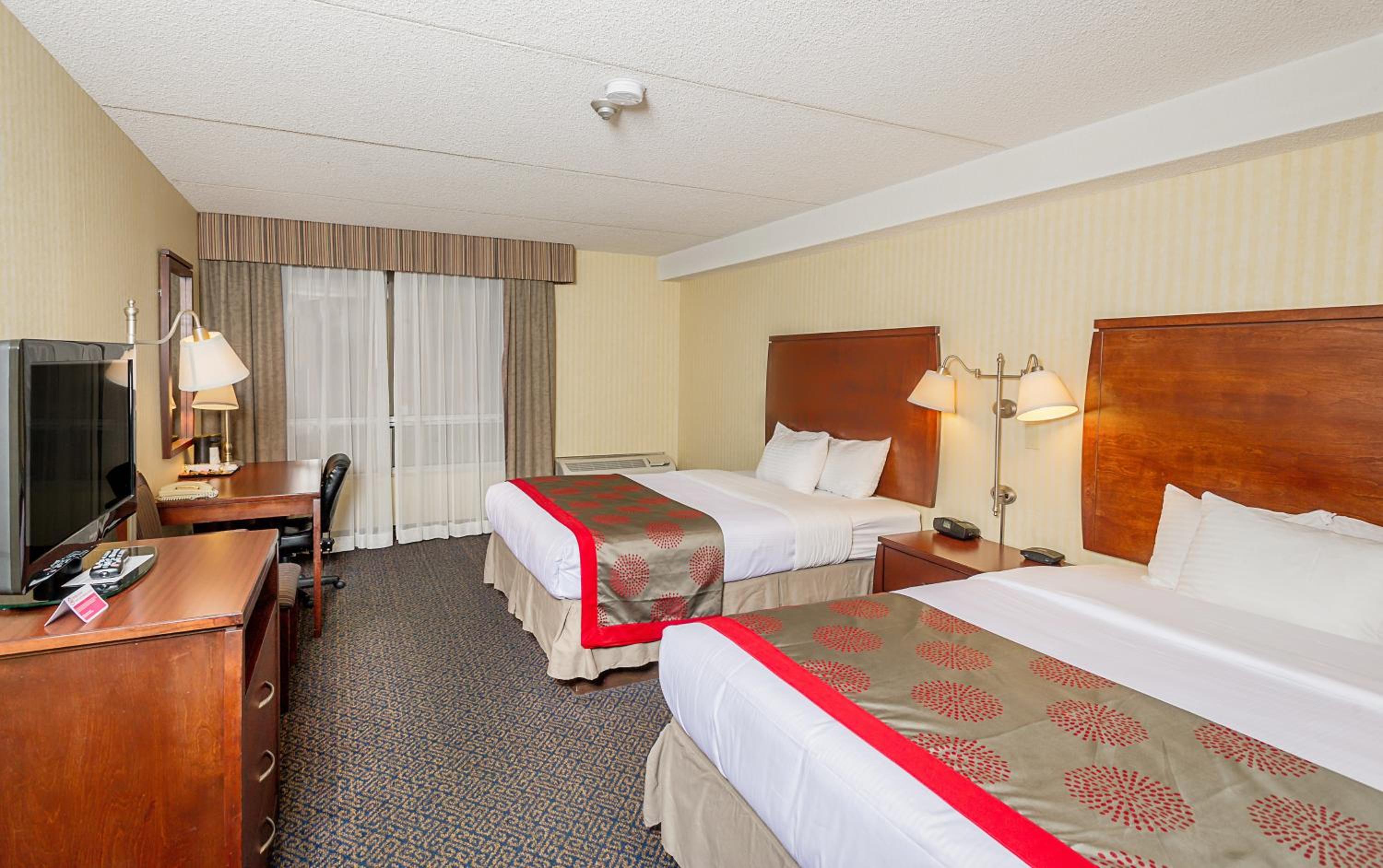 Queen Room With Two Queen Beds - Mobility Access/Non-Smoking photo 1
