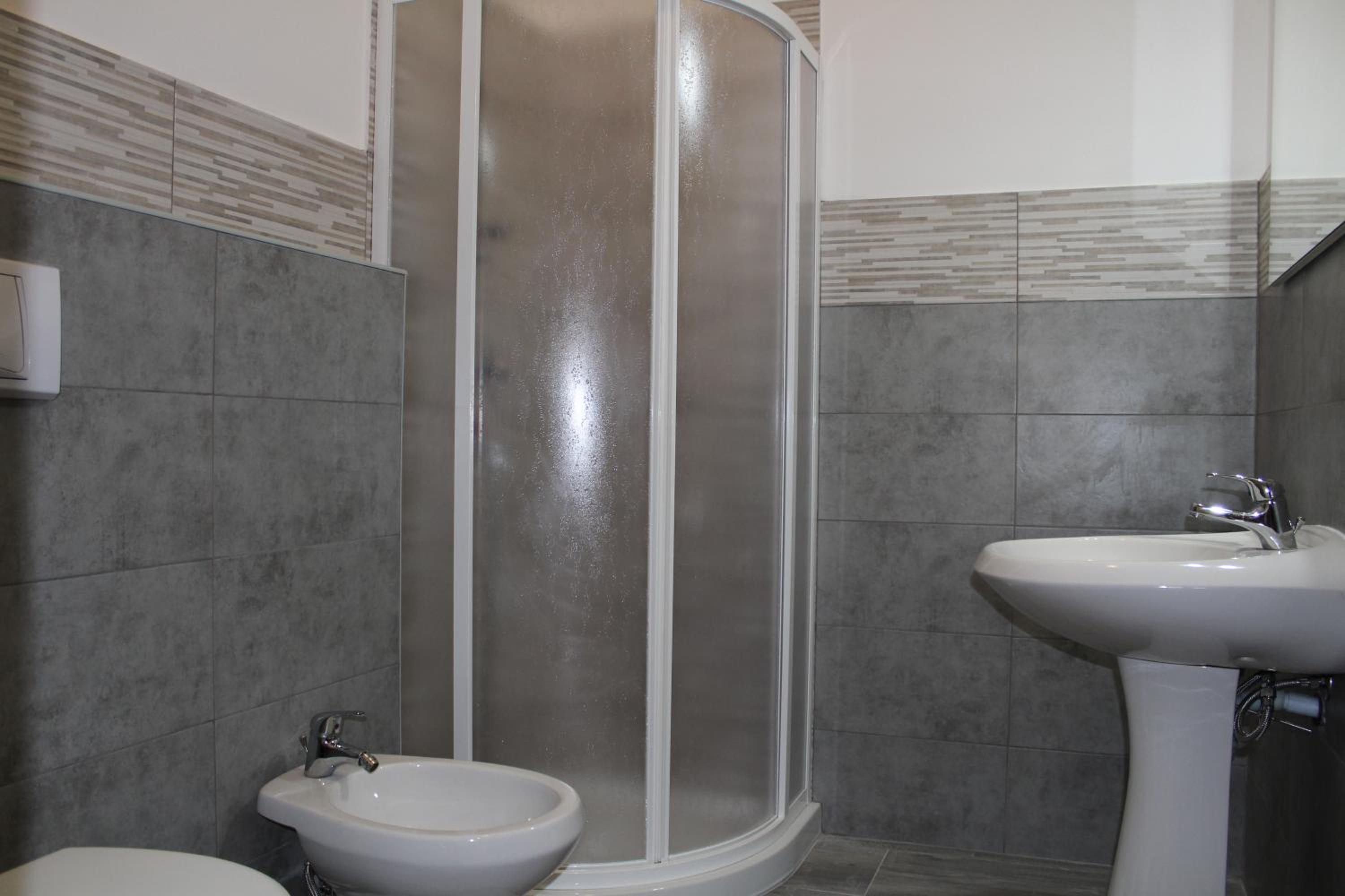 Quadruple Room with Shared Bathroom photo 2