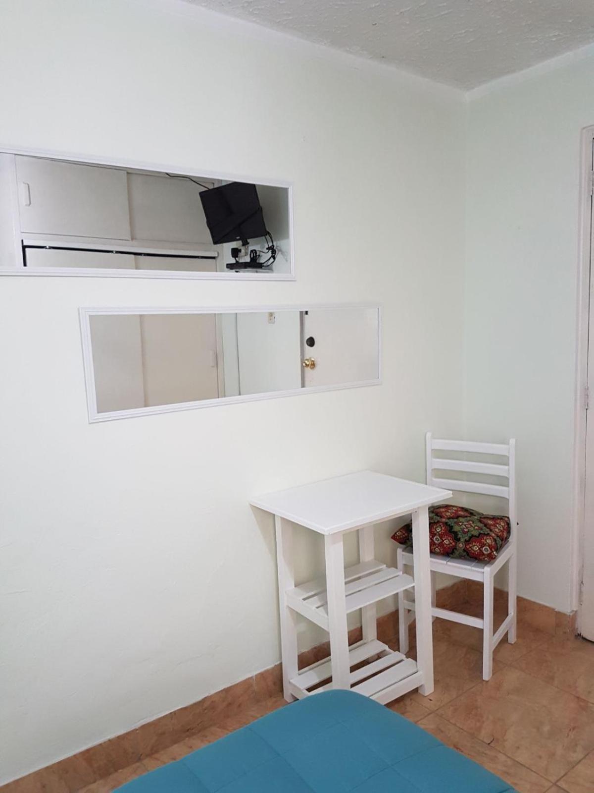 Single Room with Bathroom photo 1