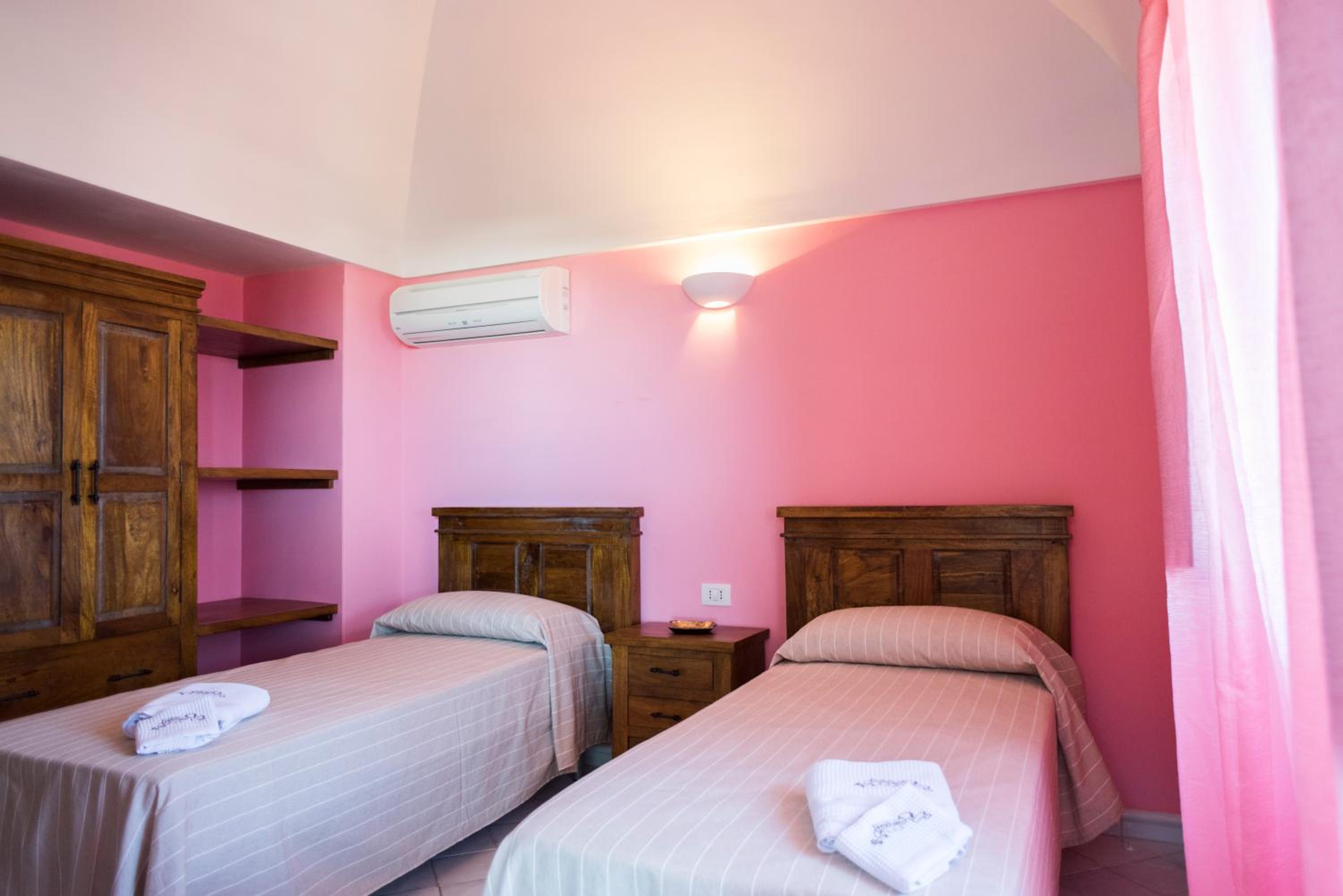 One-Bedroom House photo 1