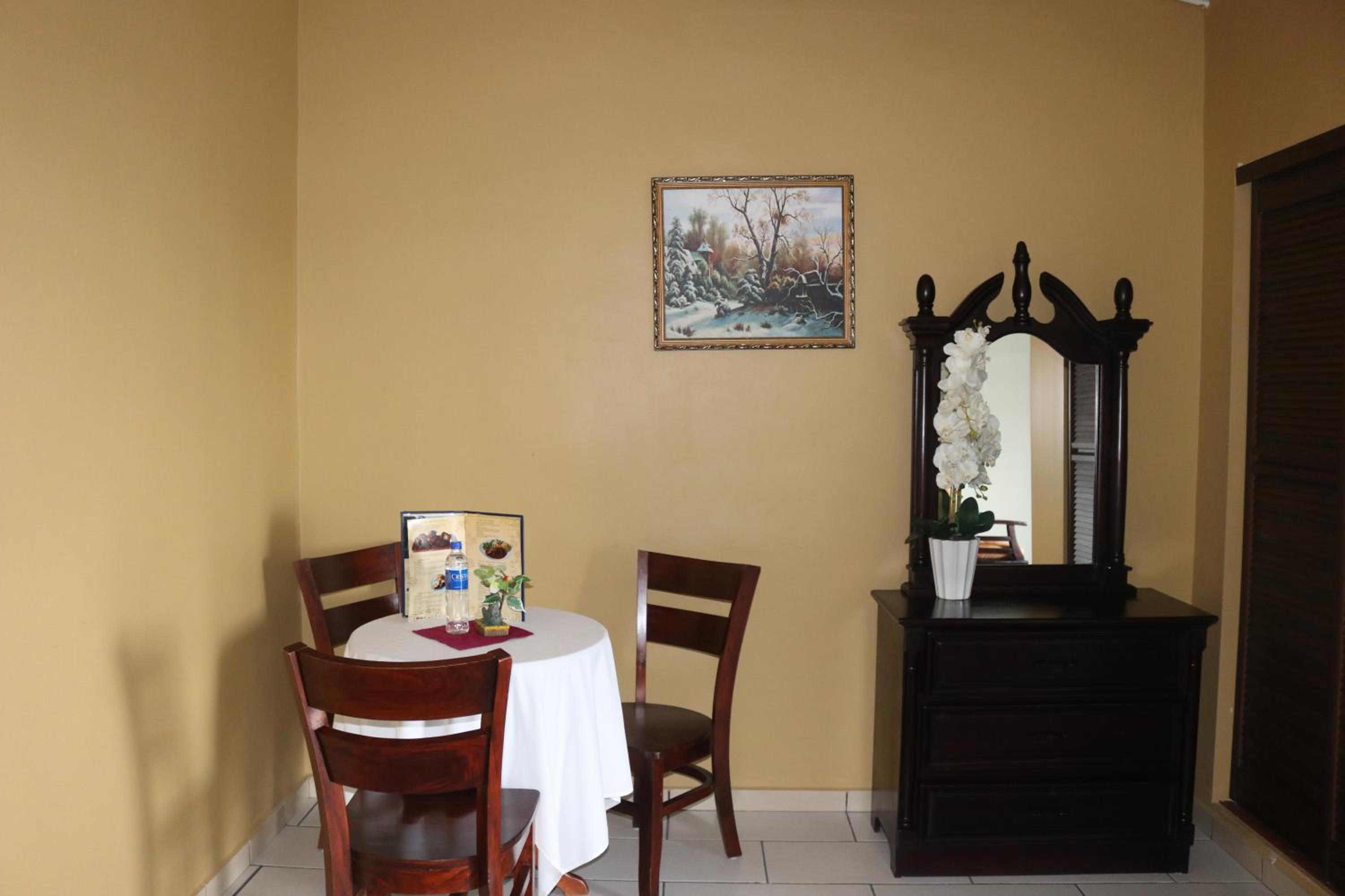 Family Room photo 3