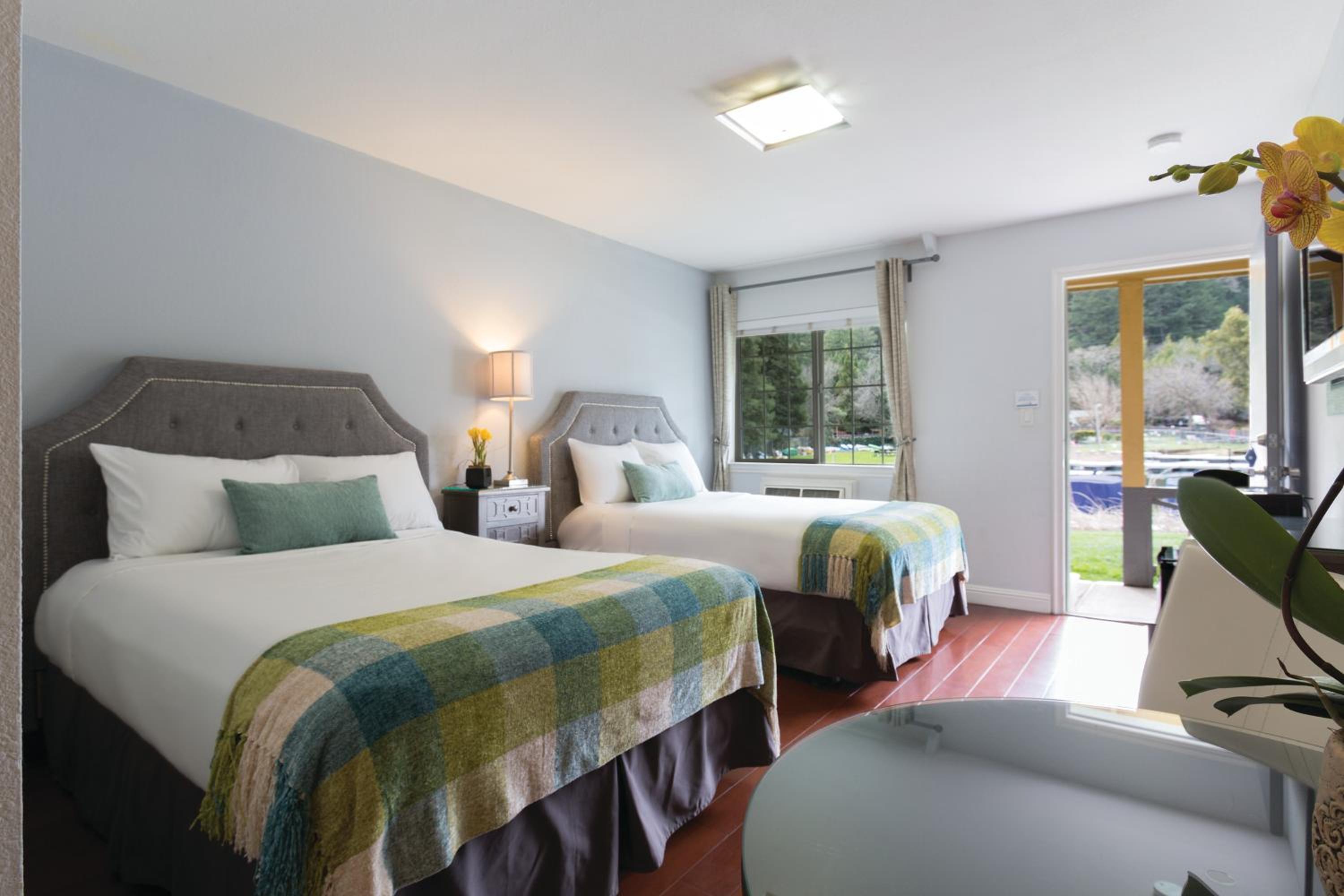 Double Room with Lake View - Photo 3