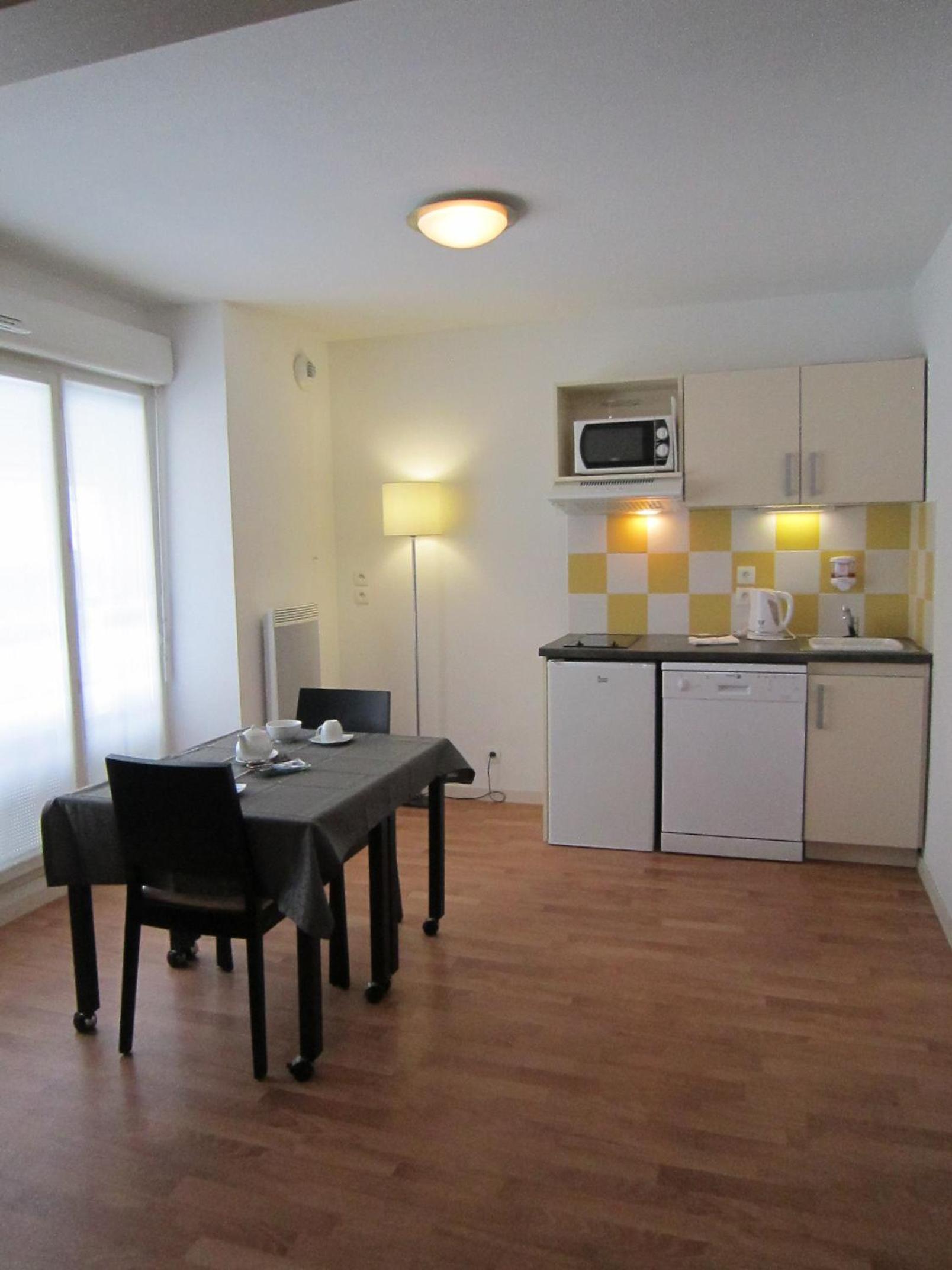 Two-Bedroom Apartment (6 Adults) - Photo 5