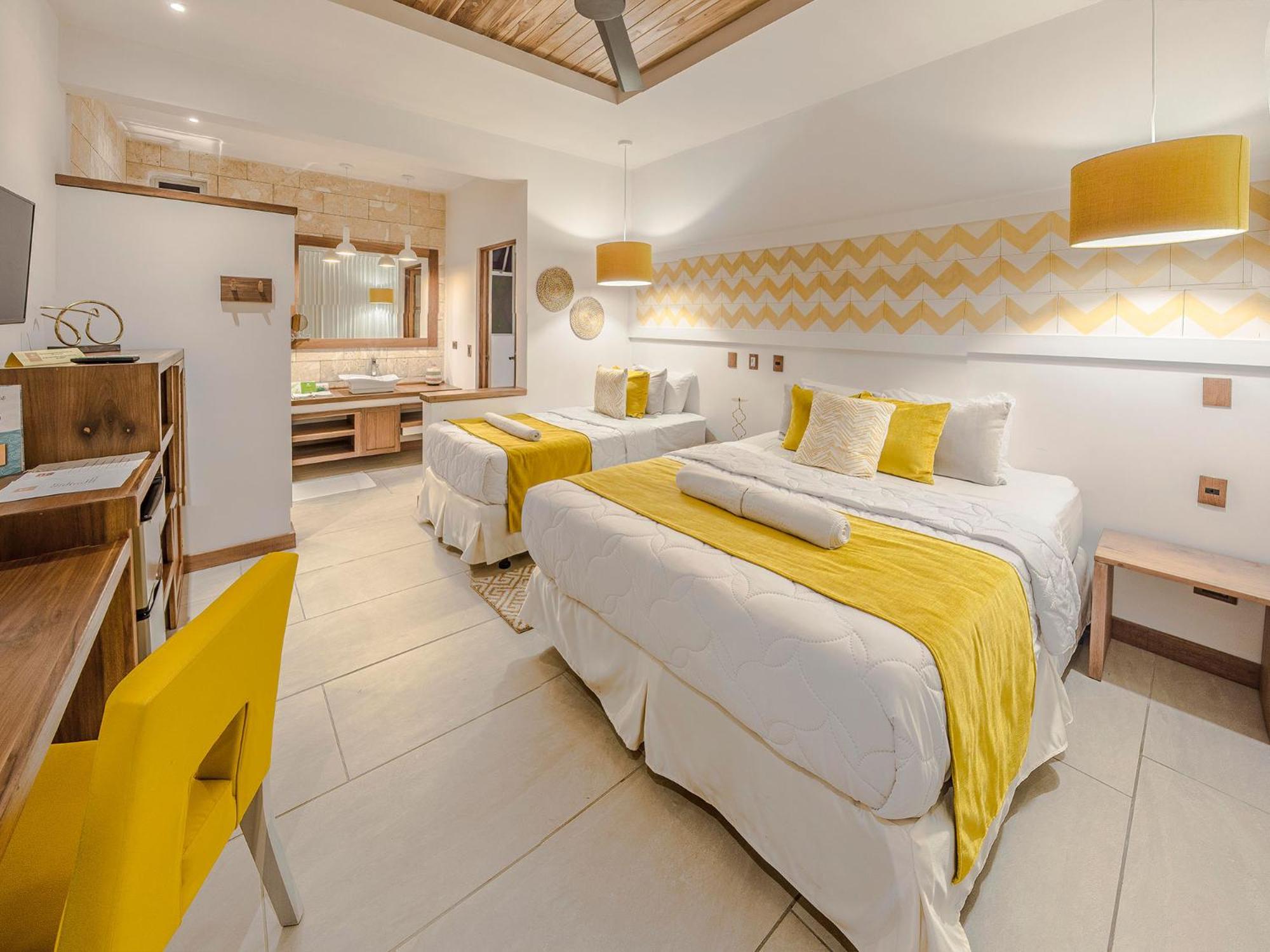 Quarto Triplo com Vista para a Piscina - Apenas para Adultos