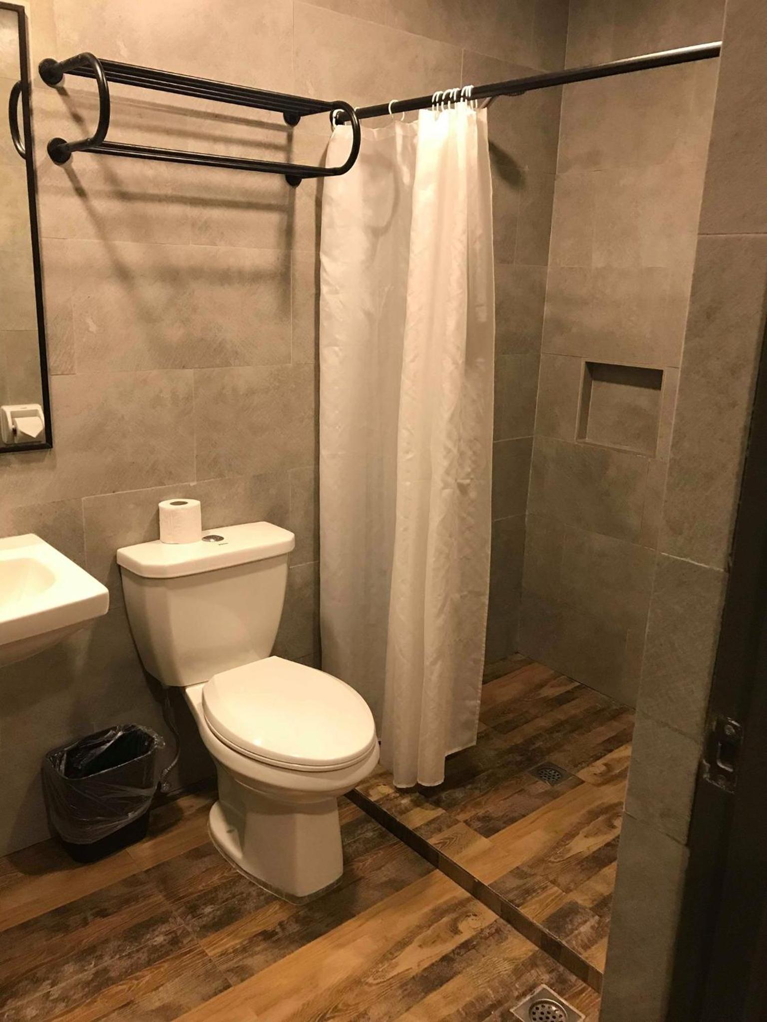 Standard Double or Twin Room - Photo 7