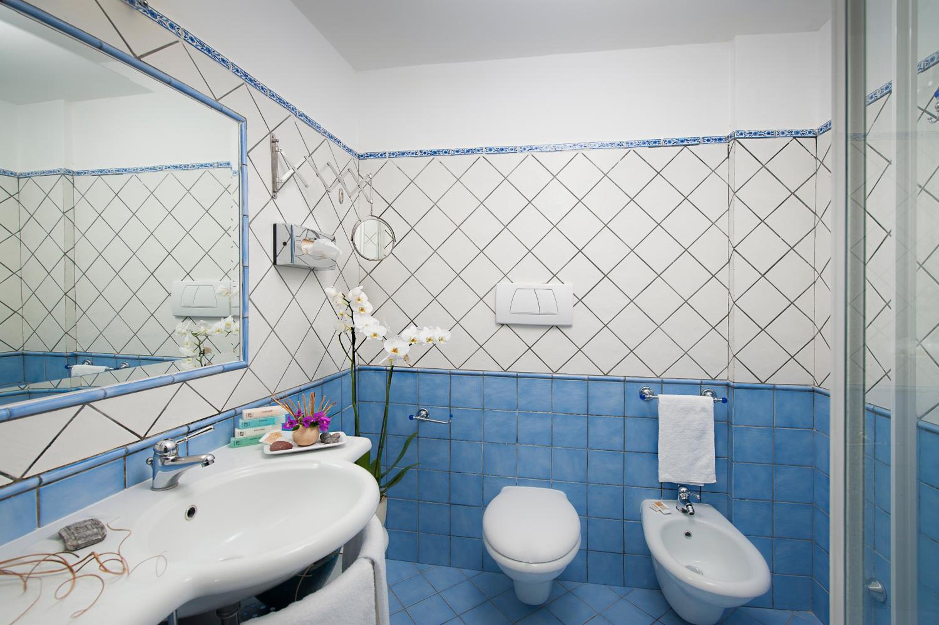 Double Room with Sea View - Photo 12