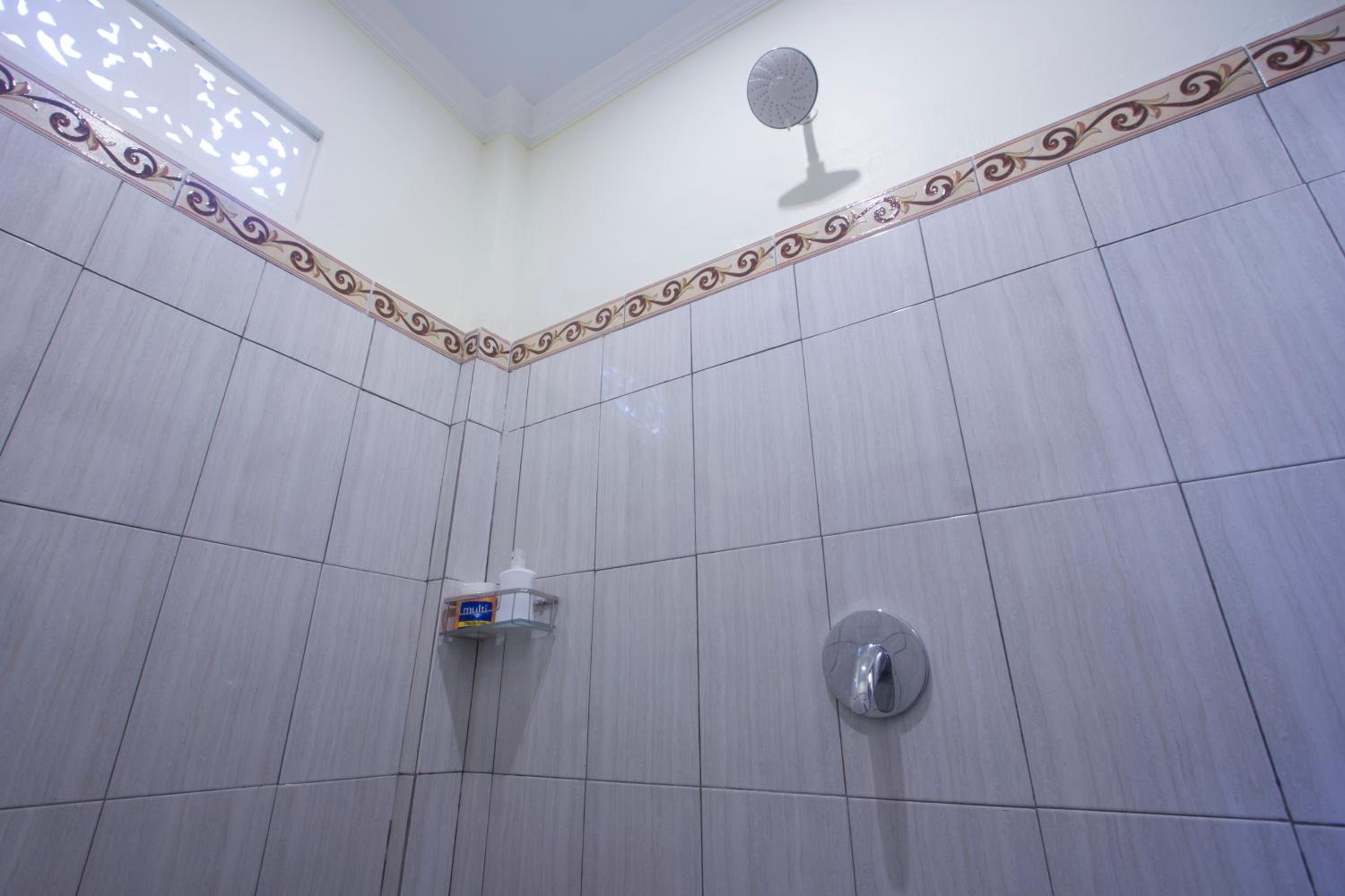 Twin Room - Photo 15