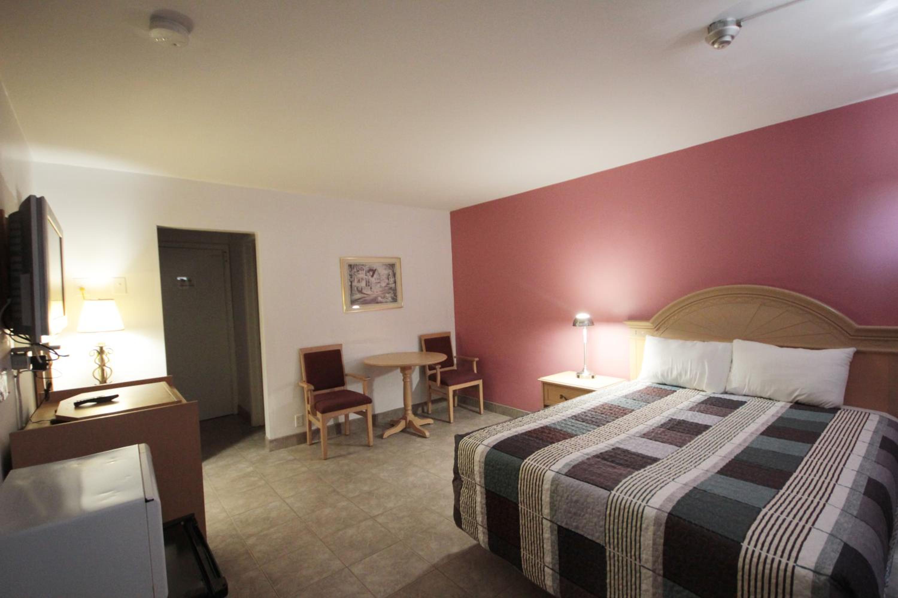 Queen Room photo 3