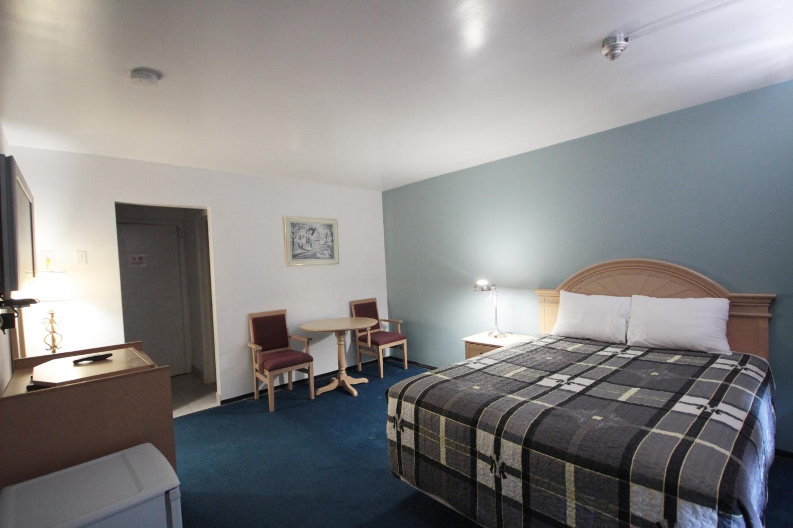 Queen Room photo 1