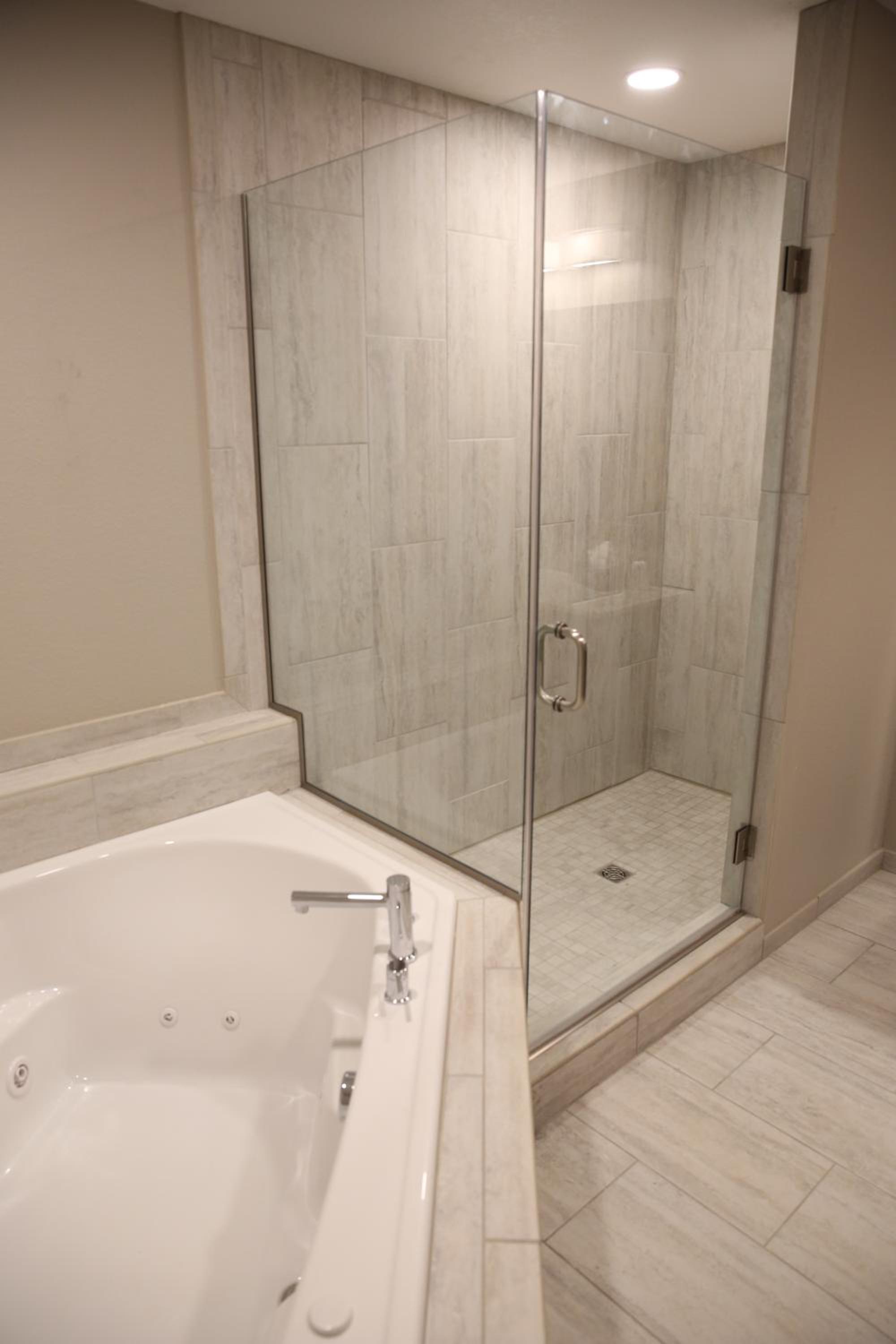 King Suite with Spa Bath photo 3
