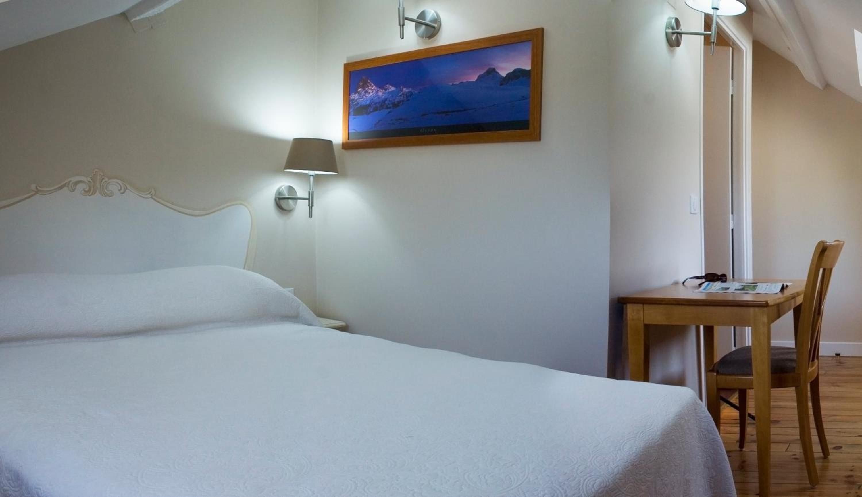Double or Twin Room - Photo 5