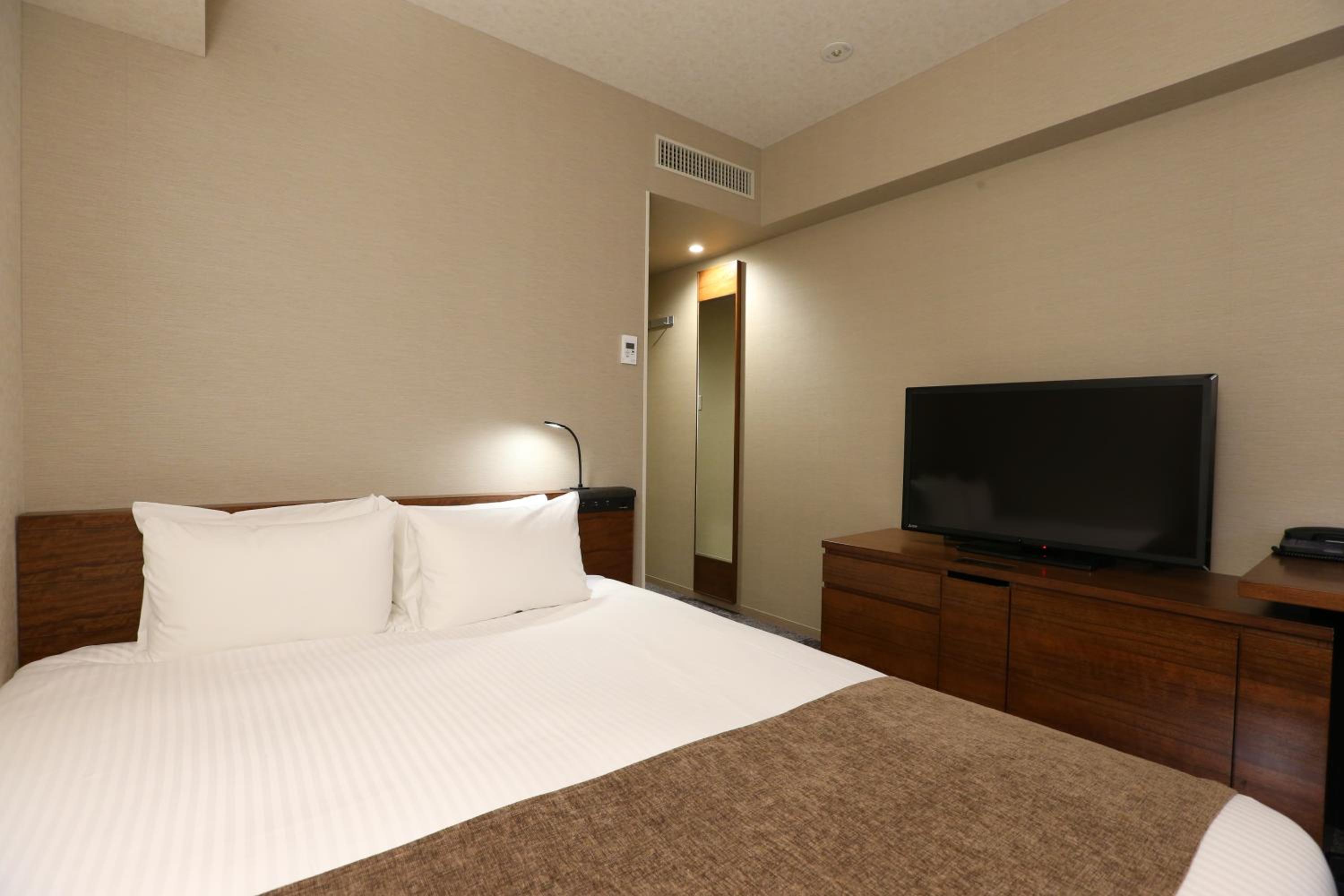 Corner Double Room - Non-Smoking photo 1