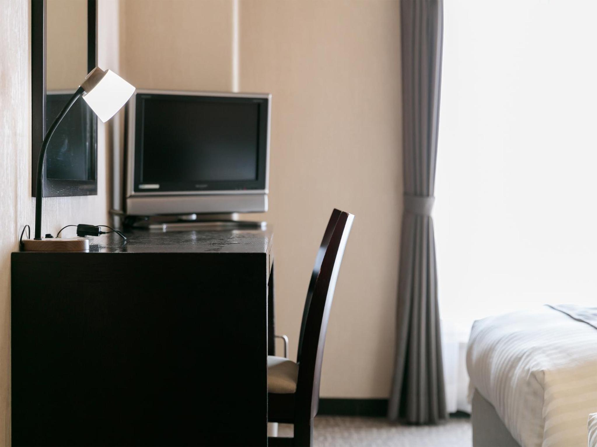 Twin Room - Non-Smoking photo 2