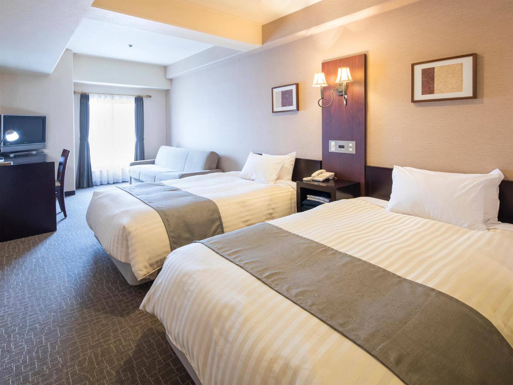 Twin Room B - Nonsmoking photo 1