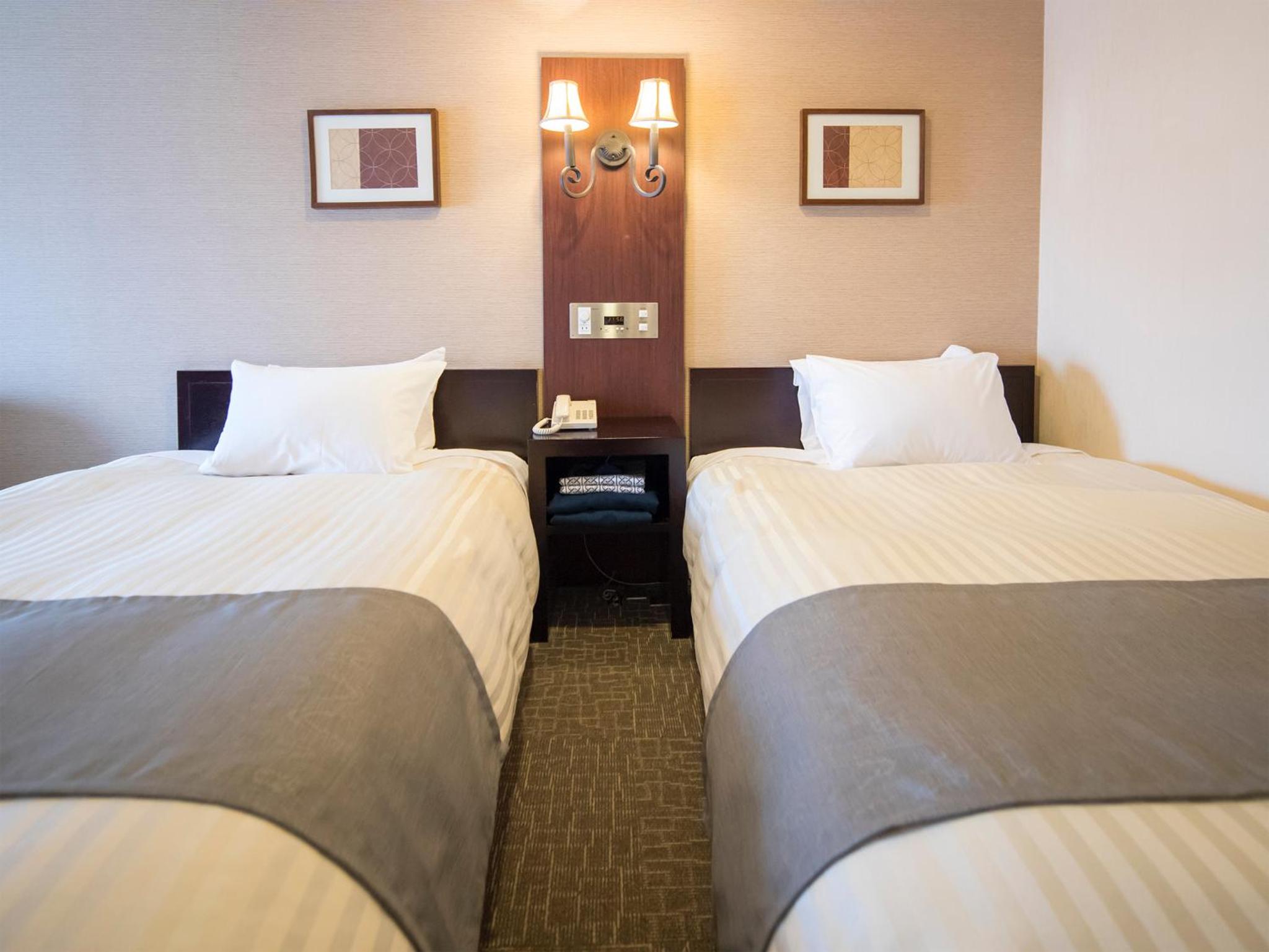 Twin Room B - Nonsmoking photo 2