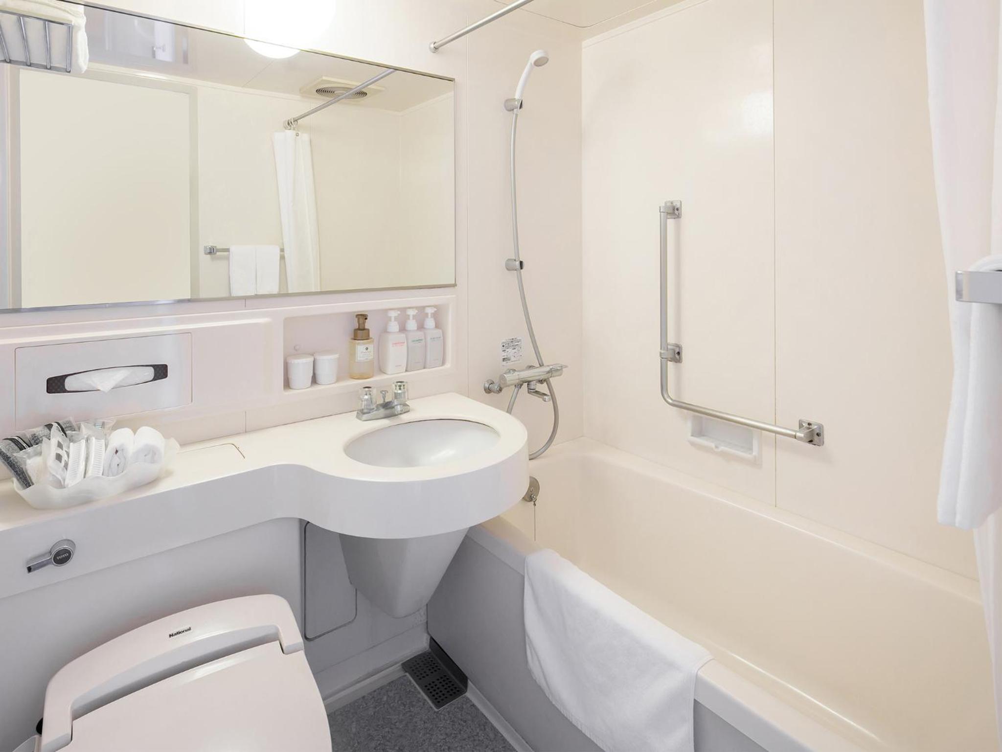 Twin Room B - Nonsmoking photo 3