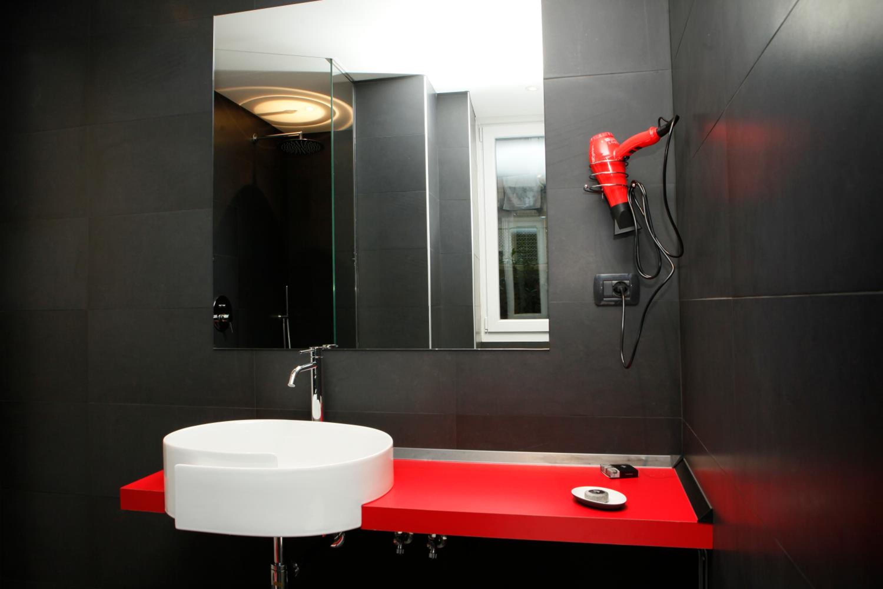 Double or Twin Room with Private Bathroom photo 3