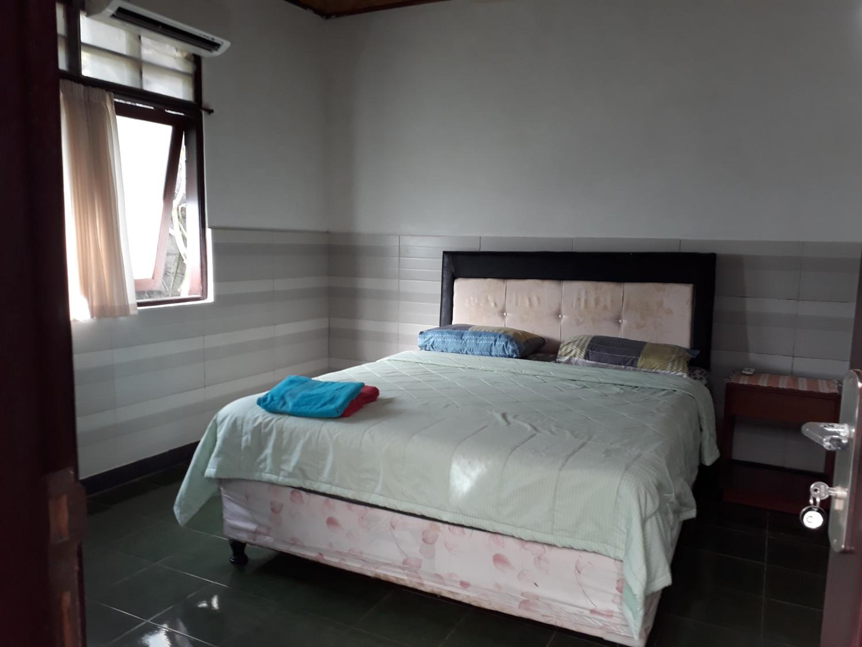 Budget Double Room - Photo 13