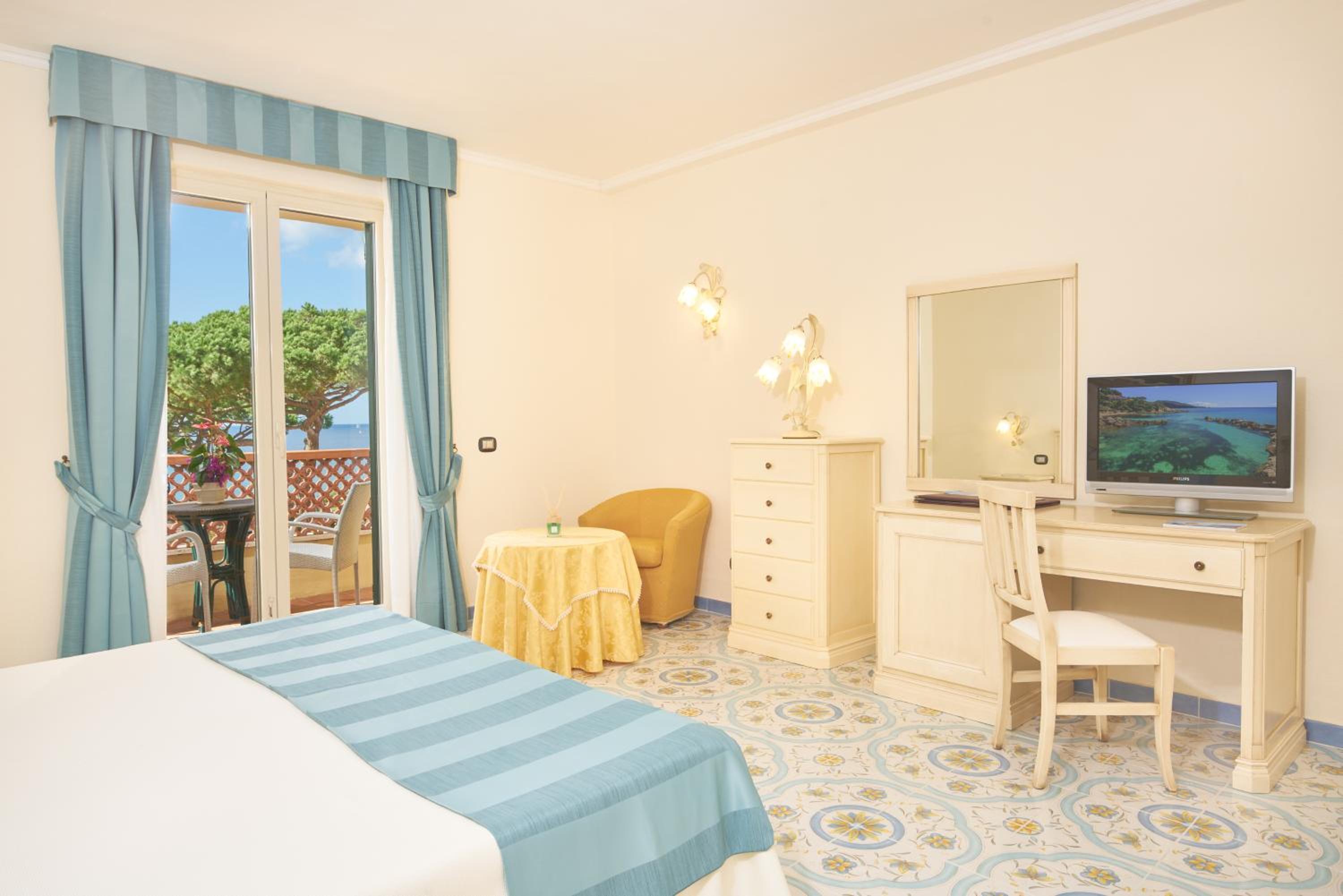 Double Room with Sea View photo 3