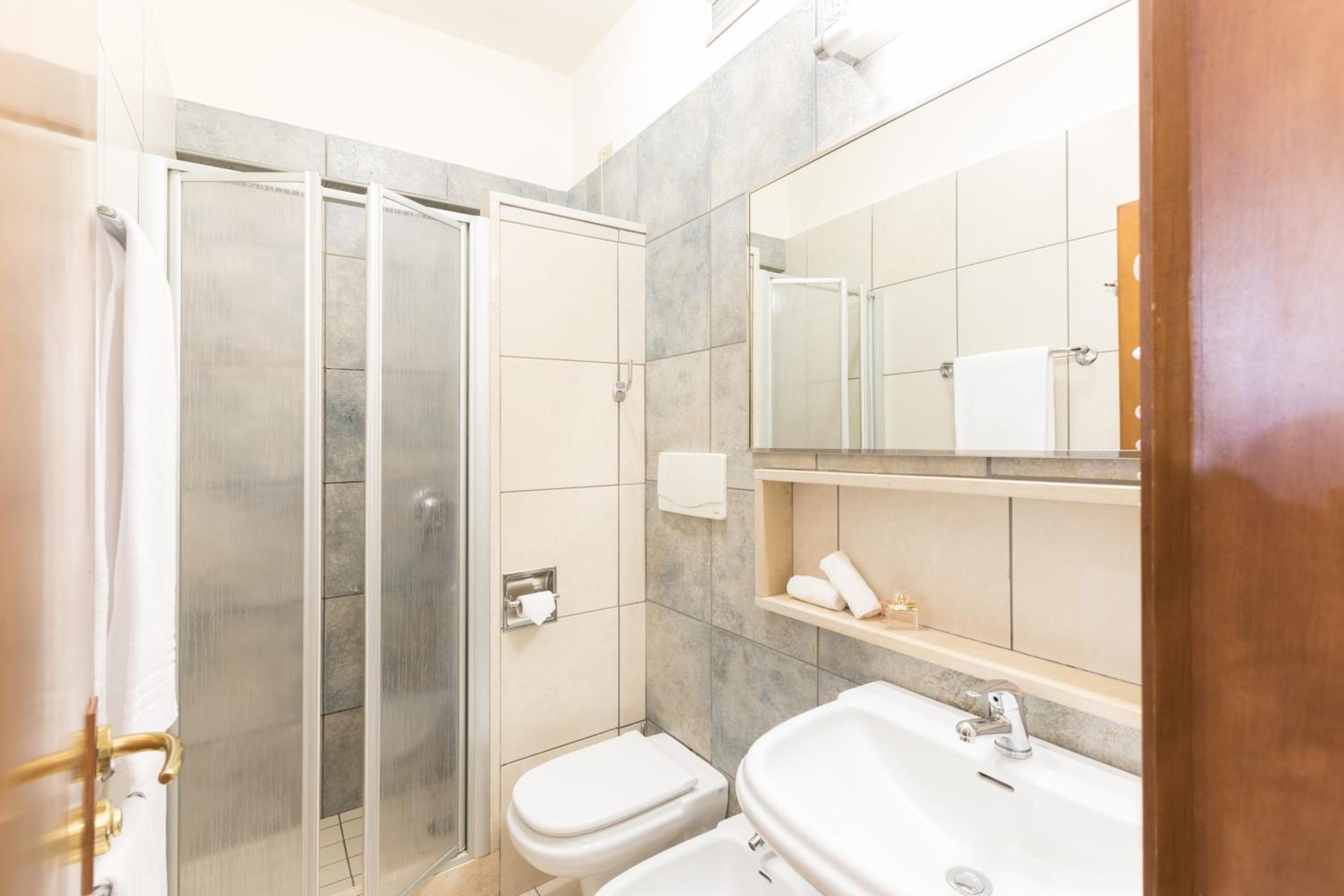 Standard Twin Room - Photo 2