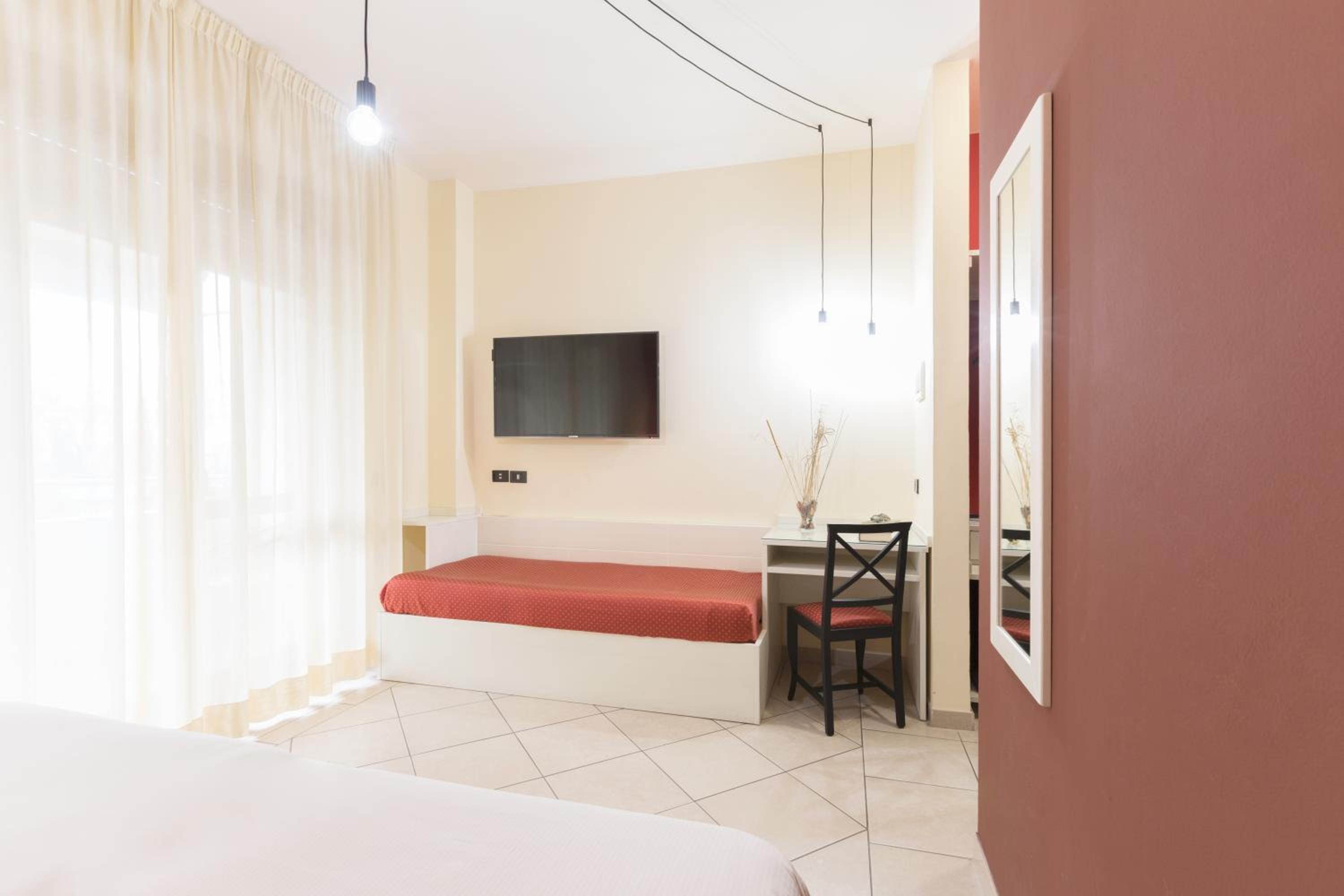 Double Room - Photo 7