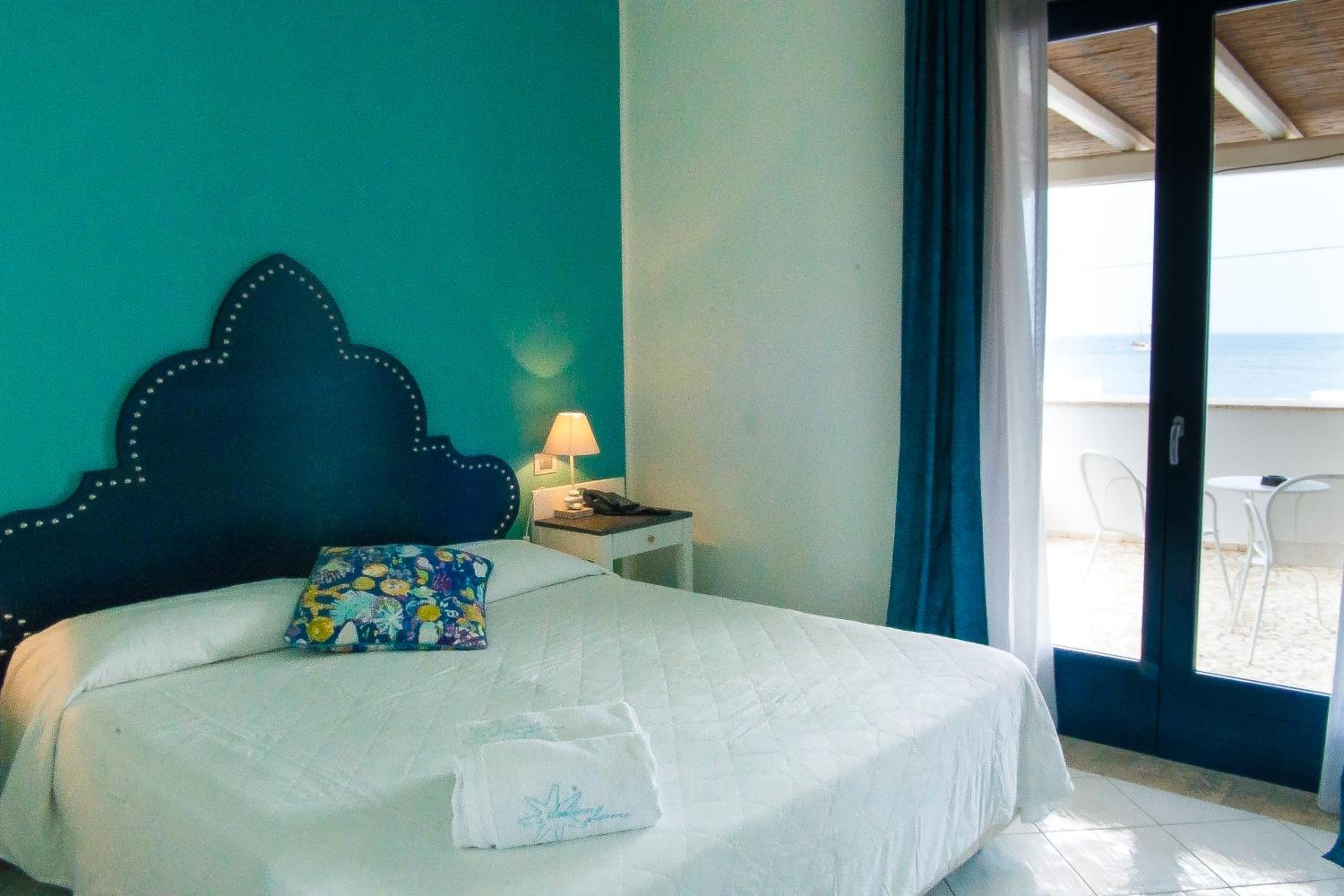 Double or Twin Room with Partial Sea View