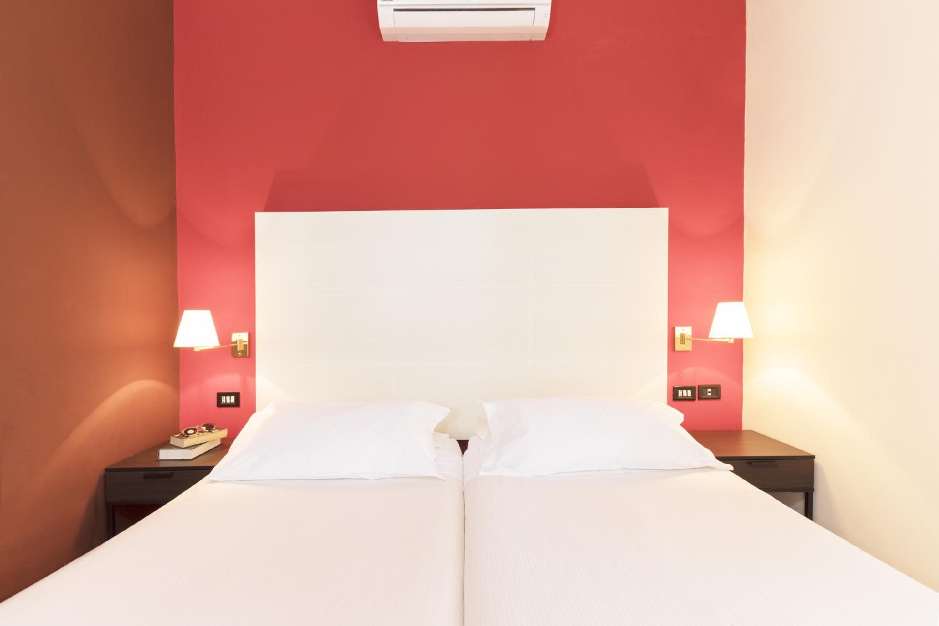 Standard Twin Room - Photo 5