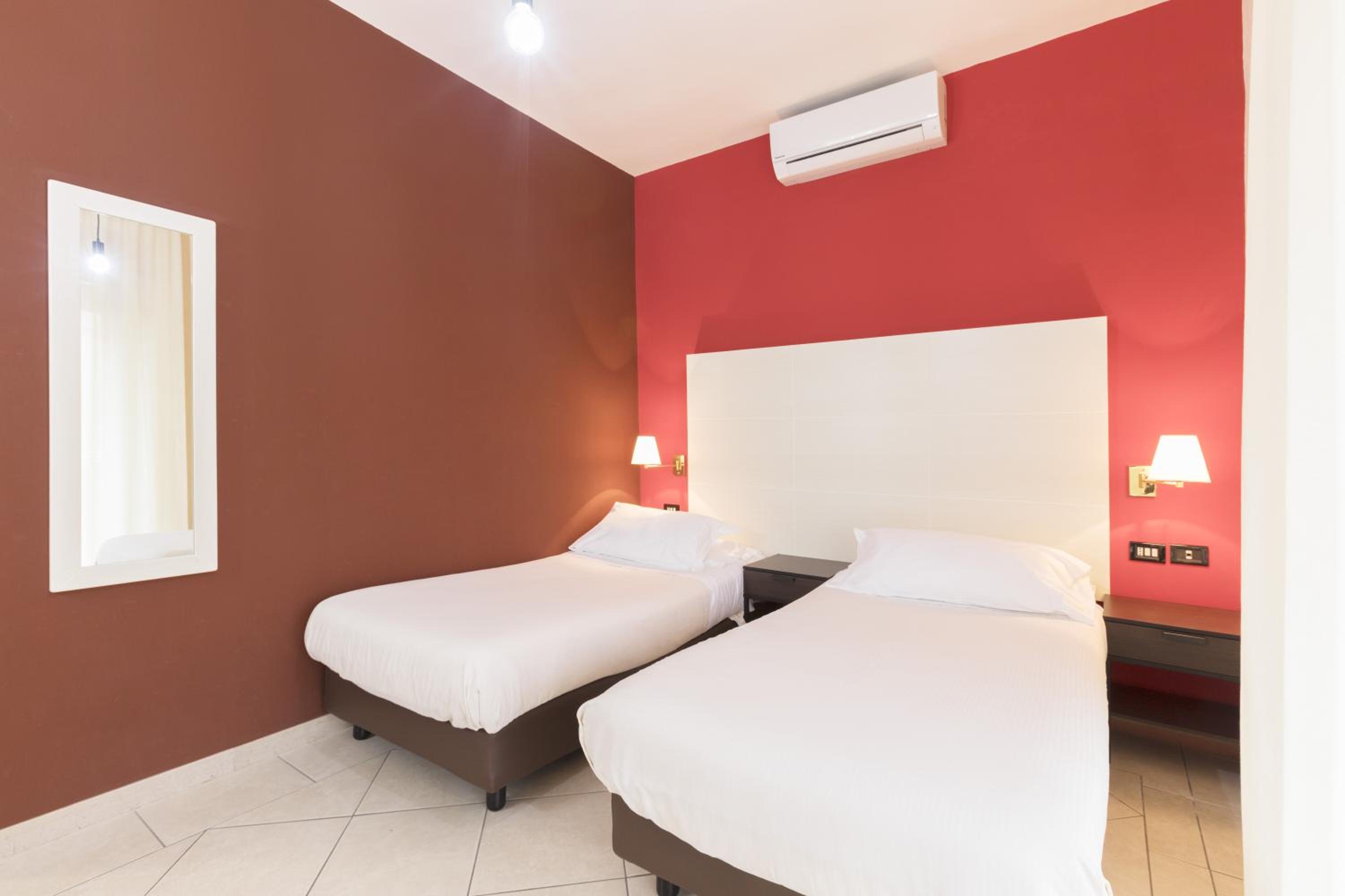 Standard Twin Room - Photo 10
