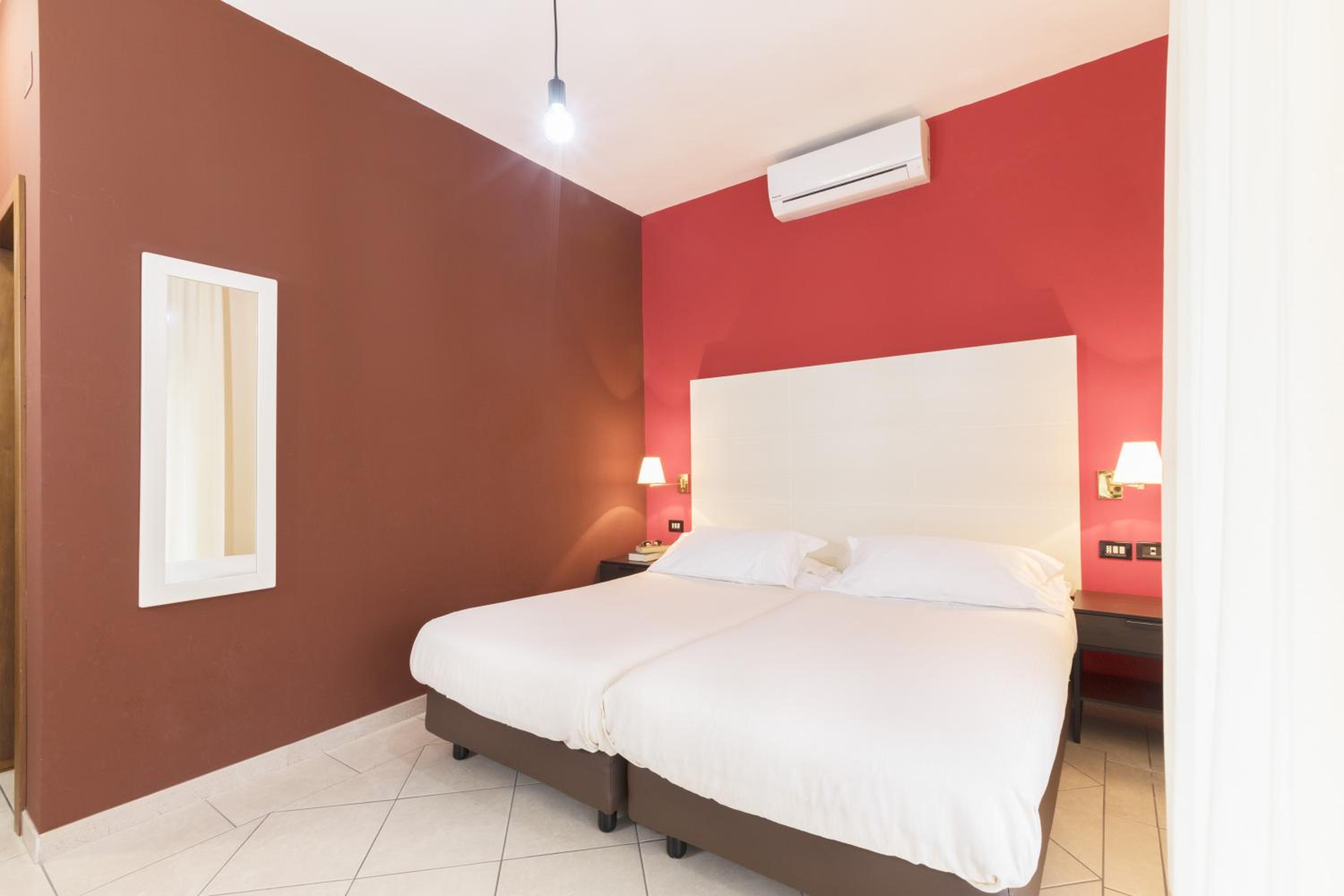 Standard Twin Room - Photo 6