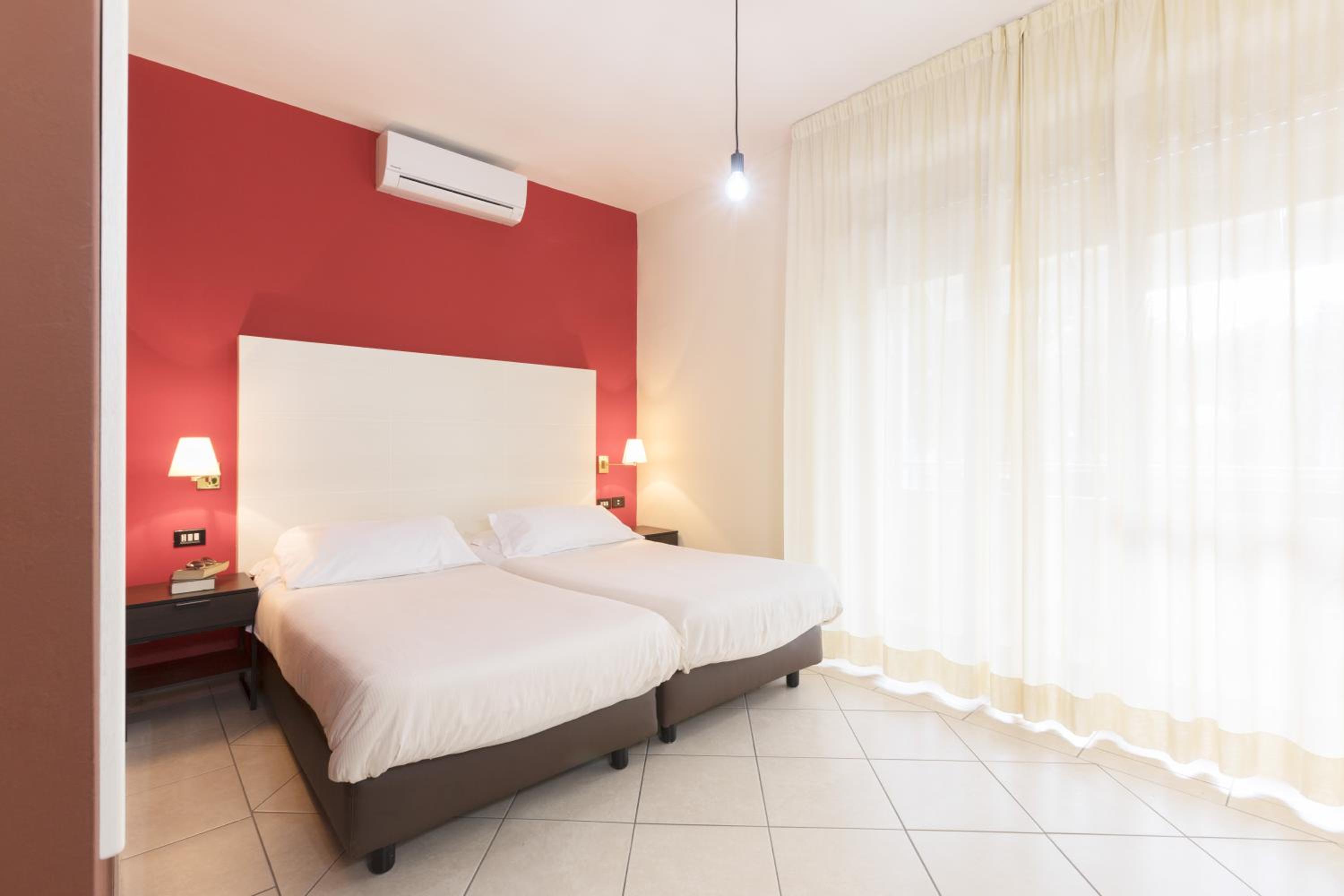 Standard Twin Room - Photo 3