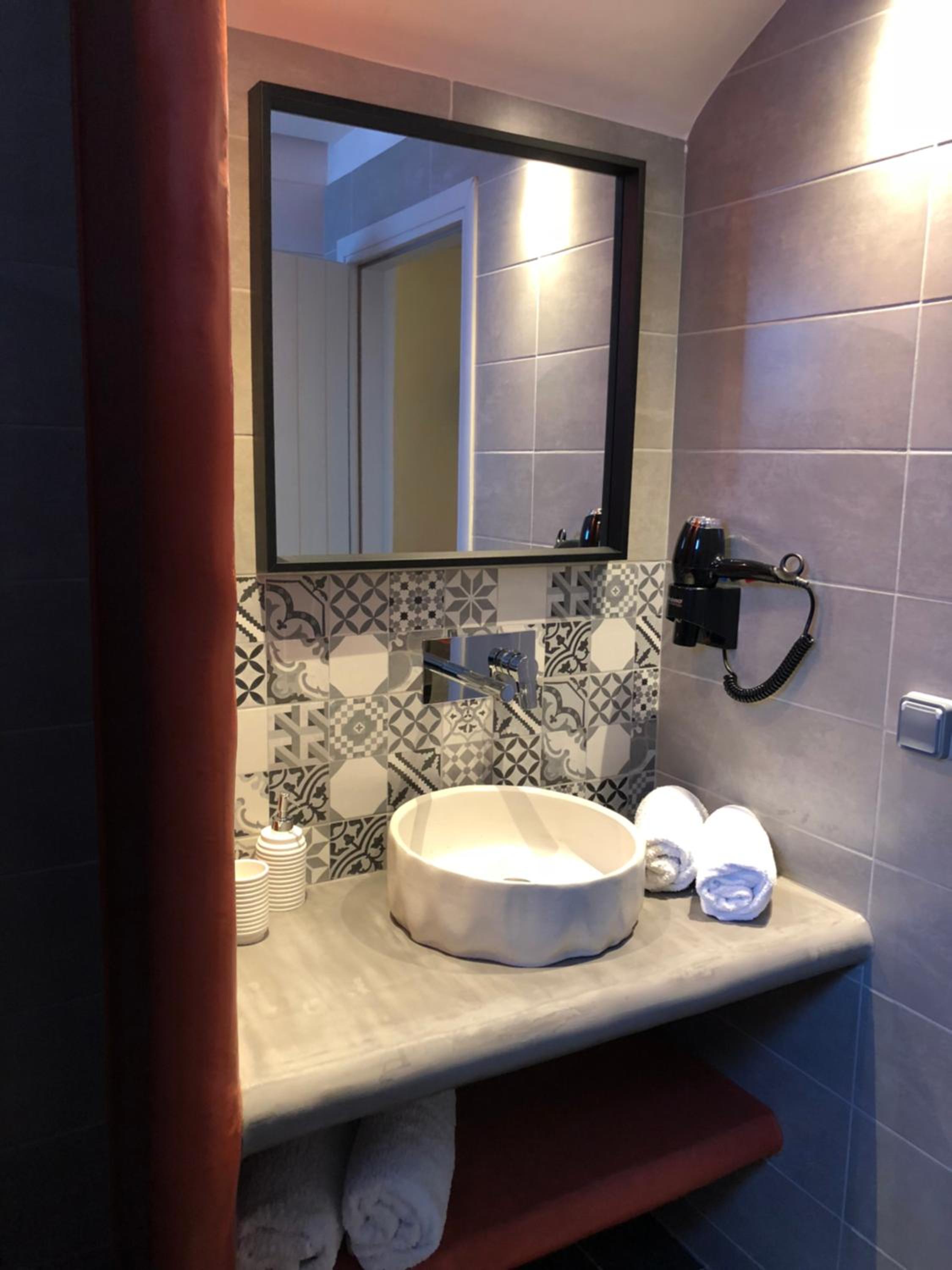 Superior Double or Twin Room - Photo 18