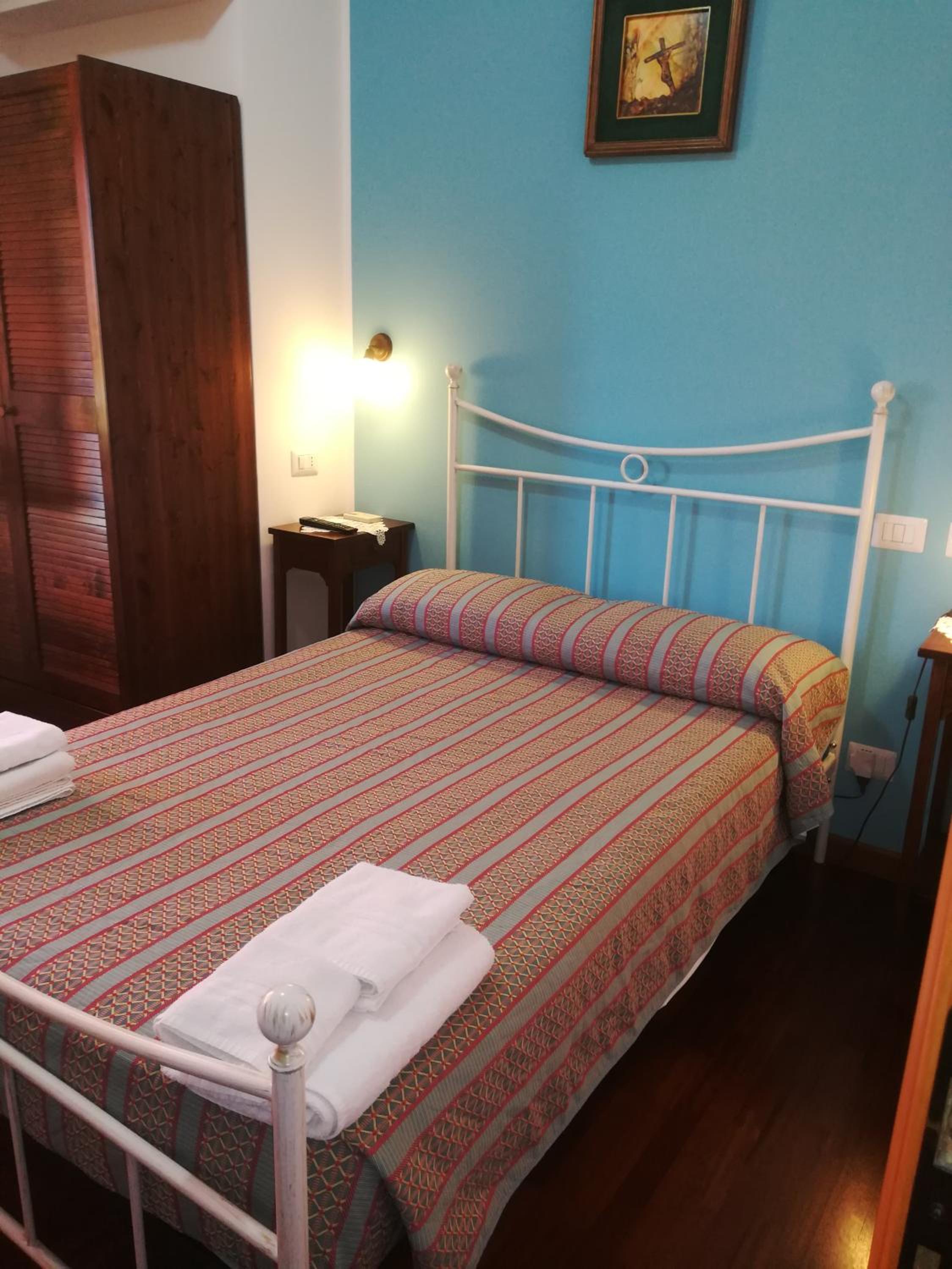 Double Room With Small Double Bed photo 2