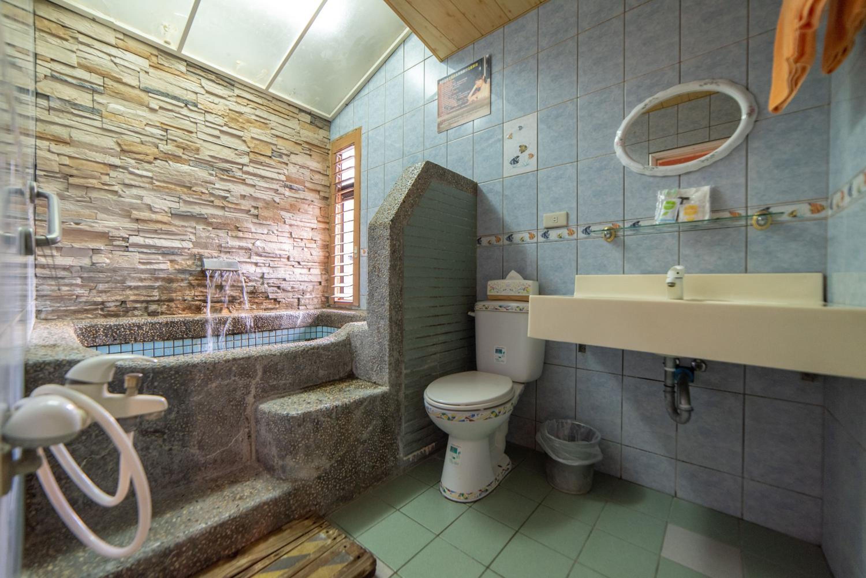 Small Double Room - Photo 13