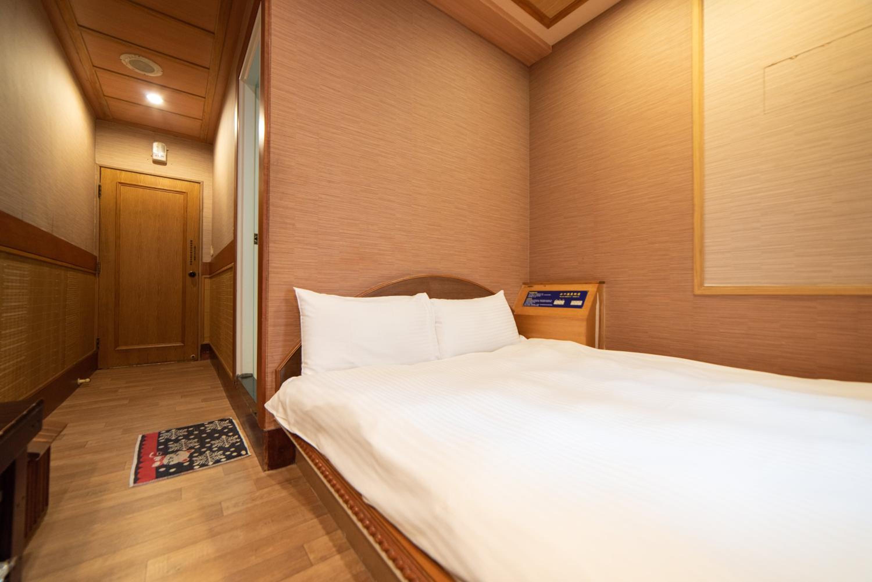 Small Double Room - Photo 12