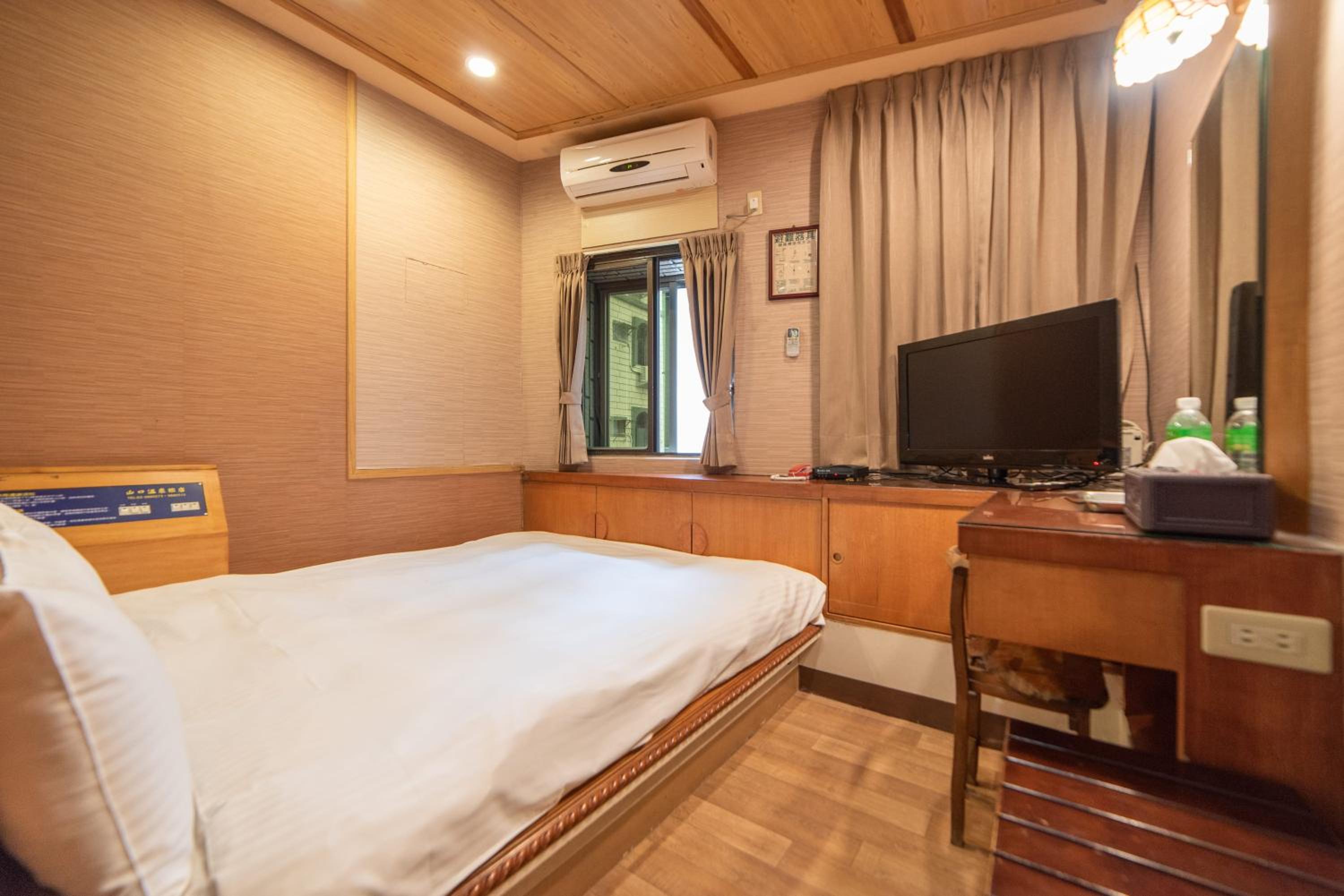 Small Double Room - Photo 11